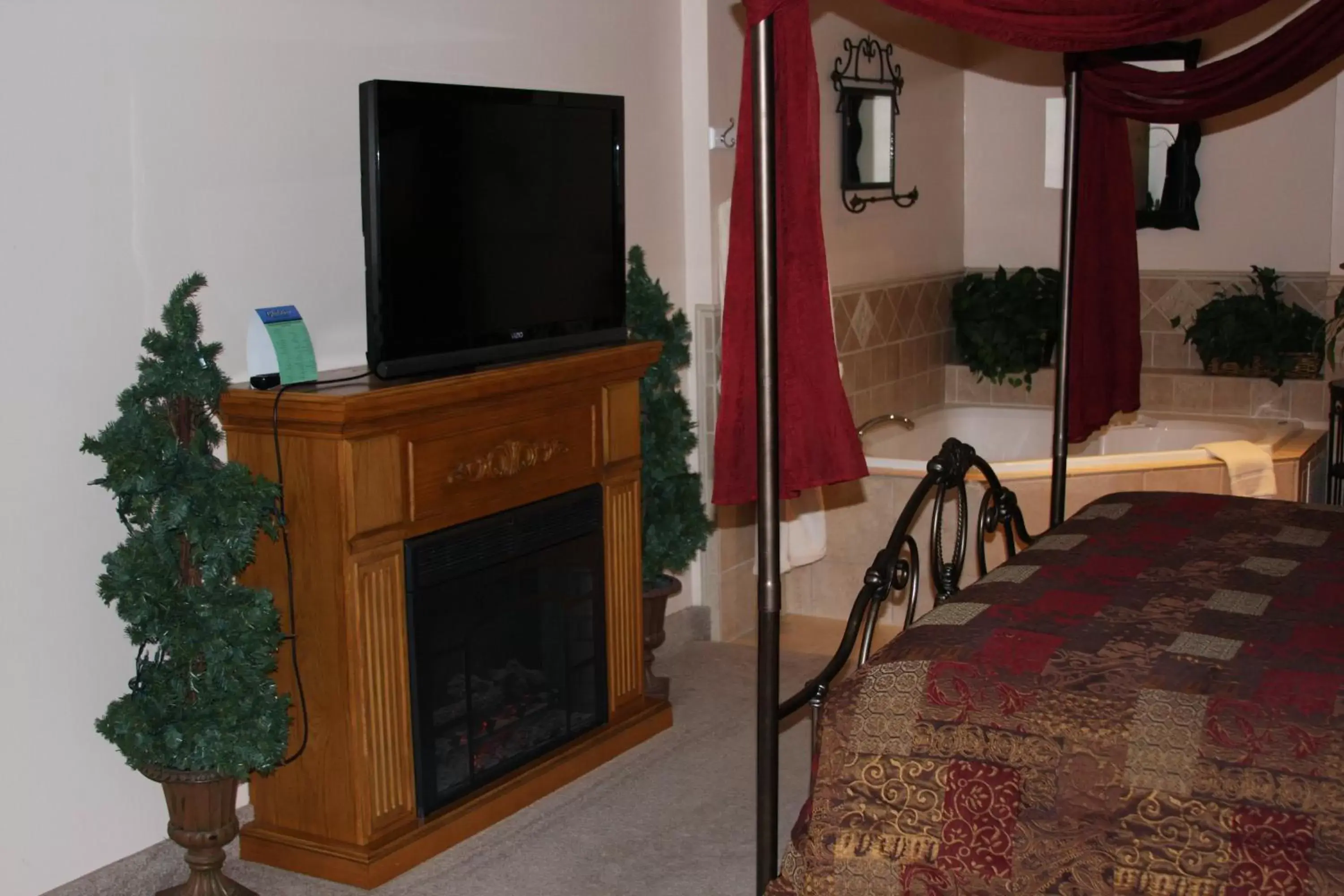 TV and multimedia, TV/Entertainment Center in Gladstone Inn and Suites