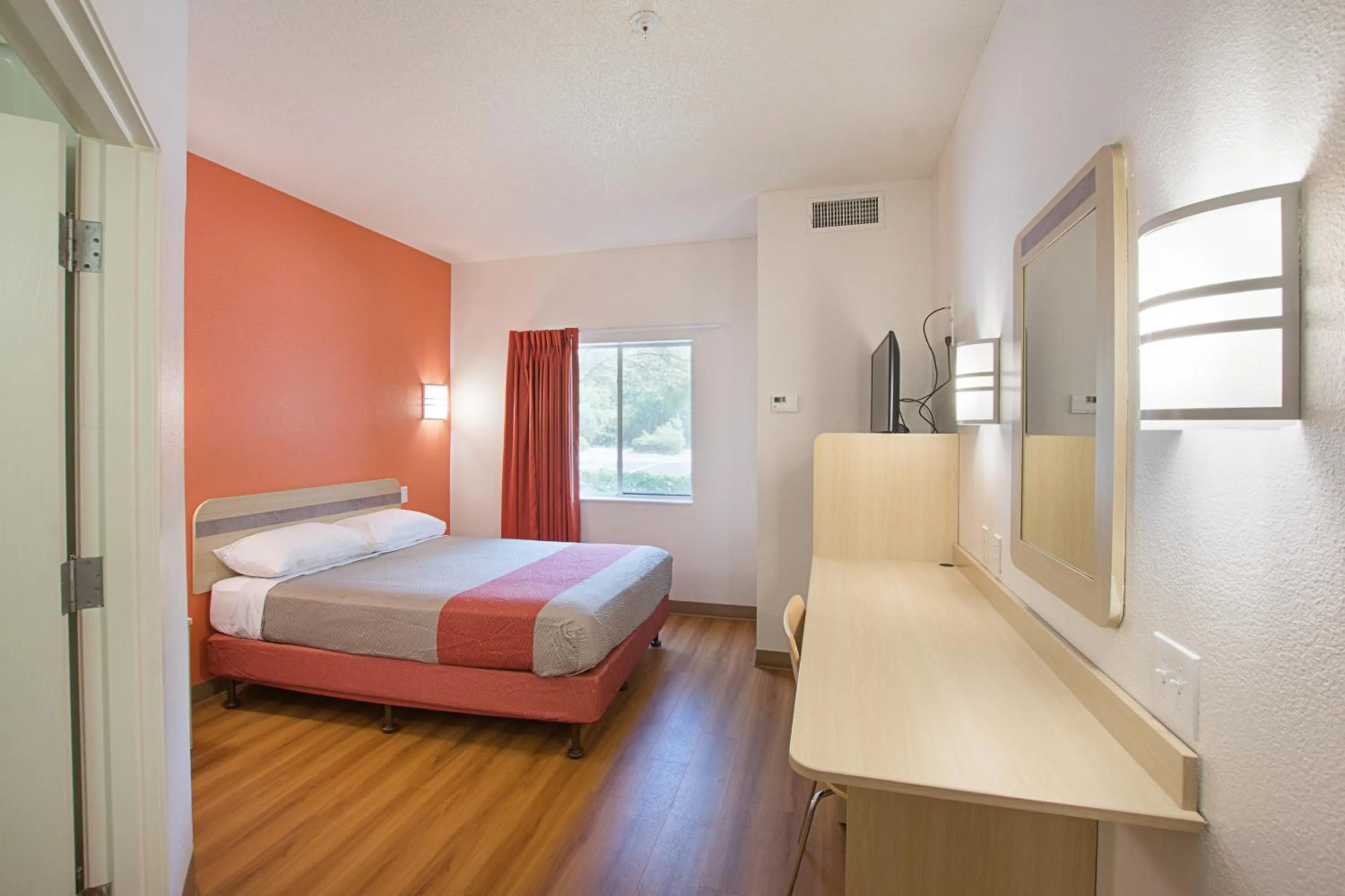 Bedroom, Bed in Motel 6-Columbia, SC - Fort Jackson Area