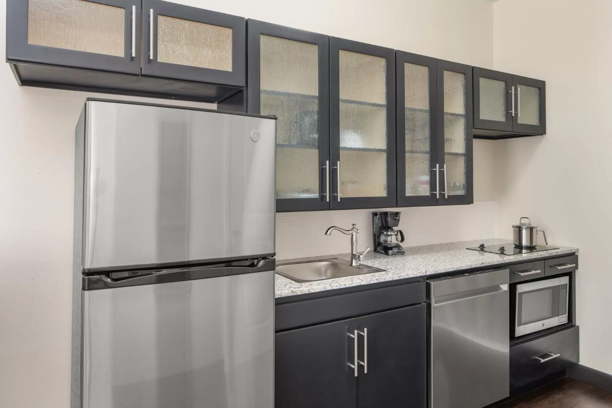 Kitchen or kitchenette in Candlewood Suites - Newnan - Atlanta SW by IHG