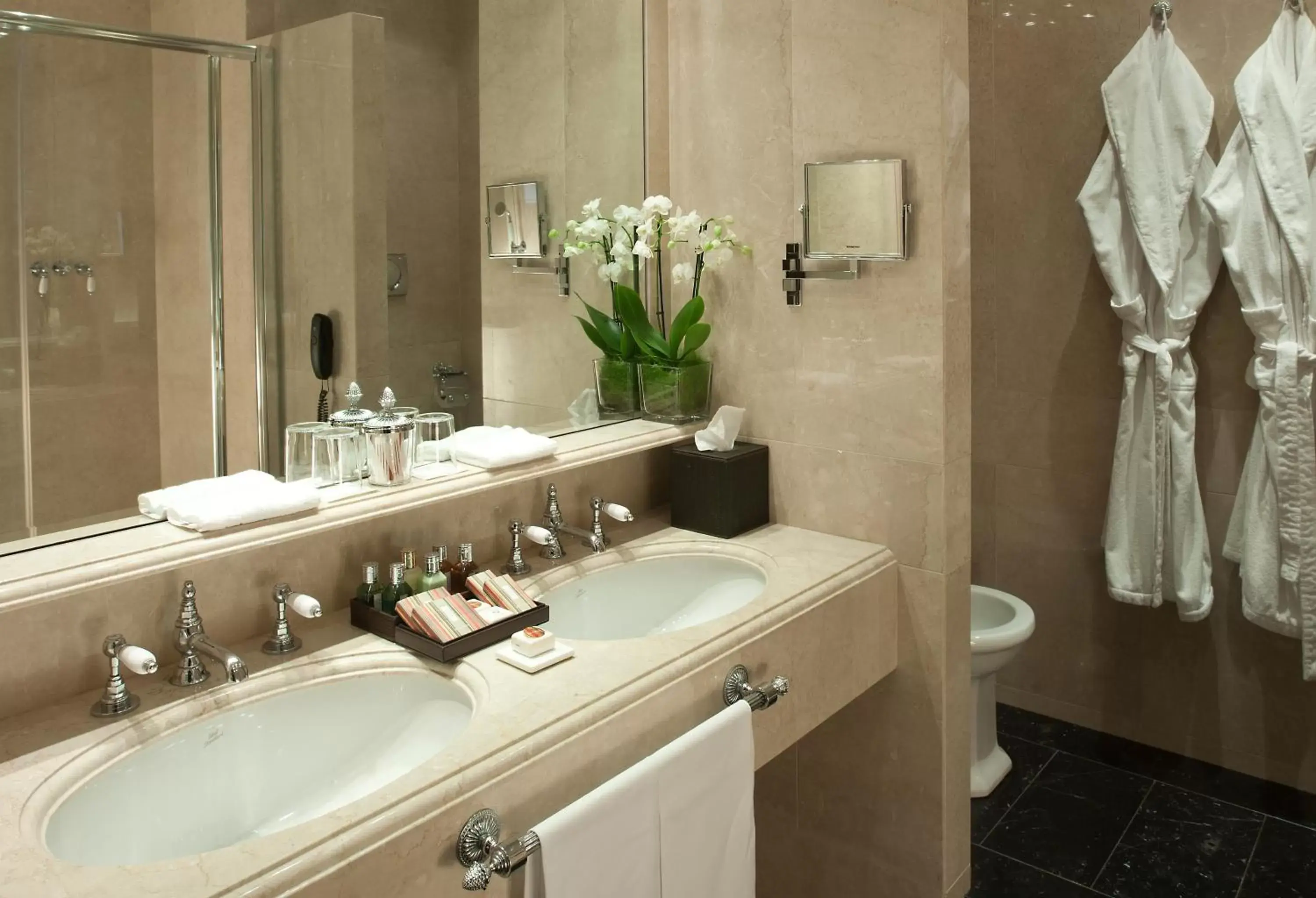 Toilet, Bathroom in Hotel de la Ville Monza - Small Luxury Hotels of the World