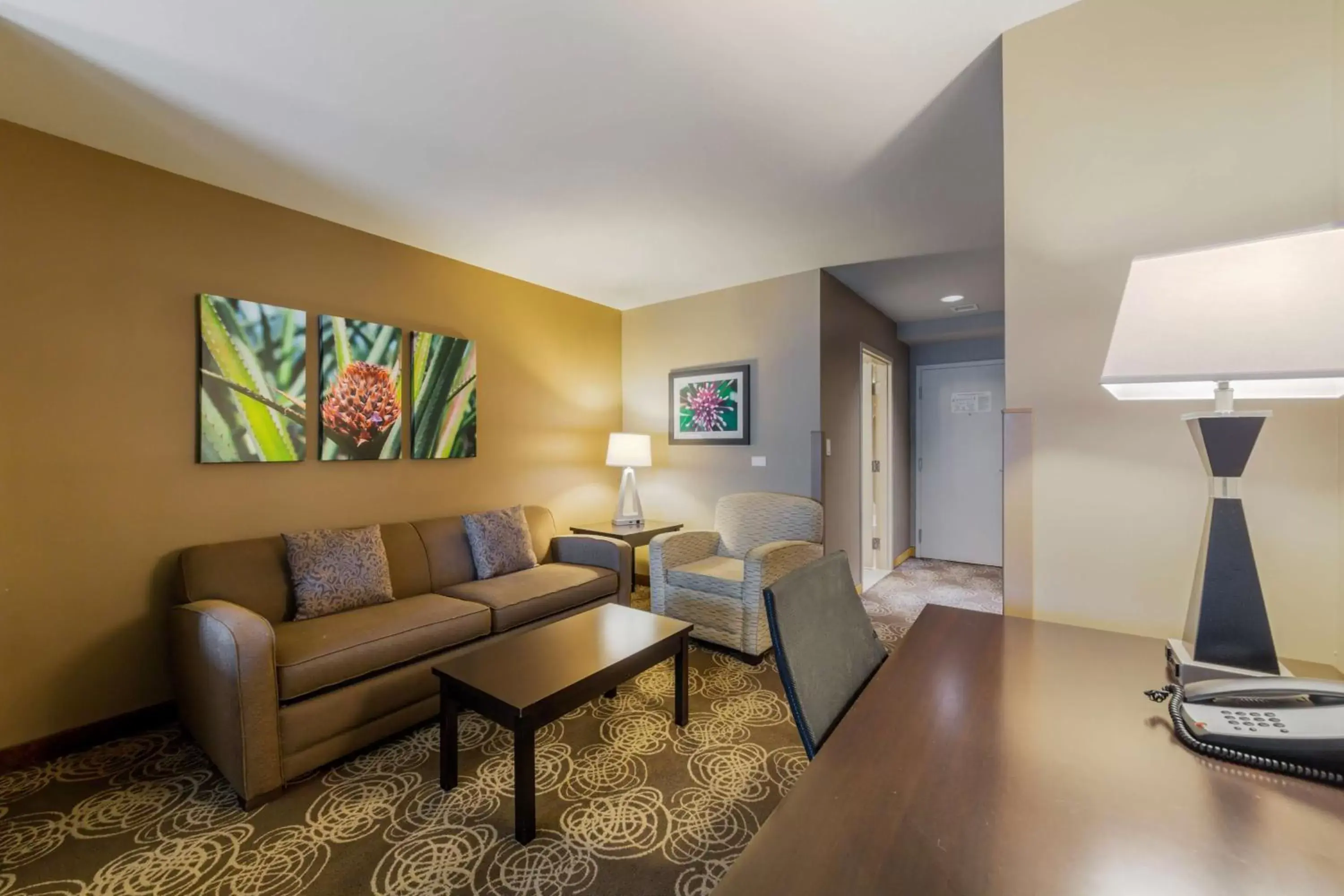 Bedroom, Seating Area in Best Western Plus Miami Airport North Hotel & Suites