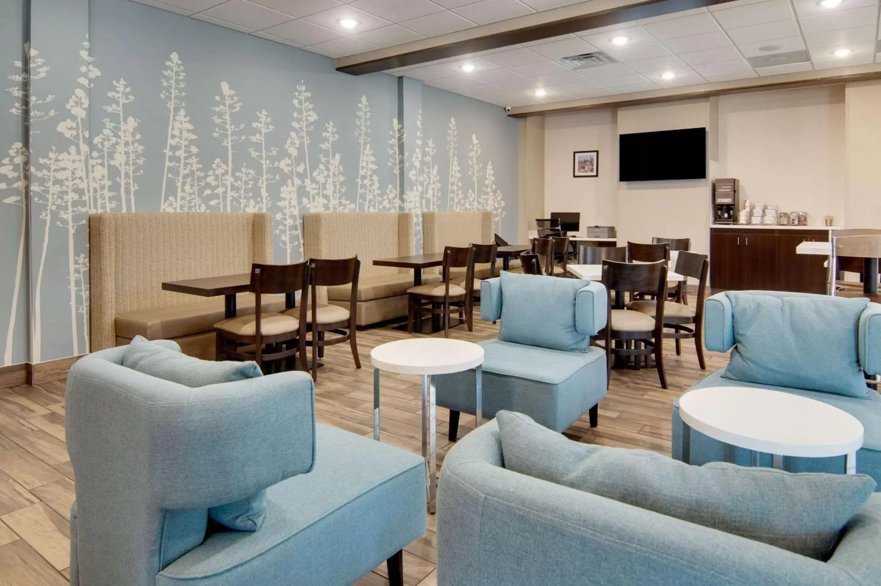 Breakfast, Lounge/Bar in MainStay Suites Dallas Northwest - Irving