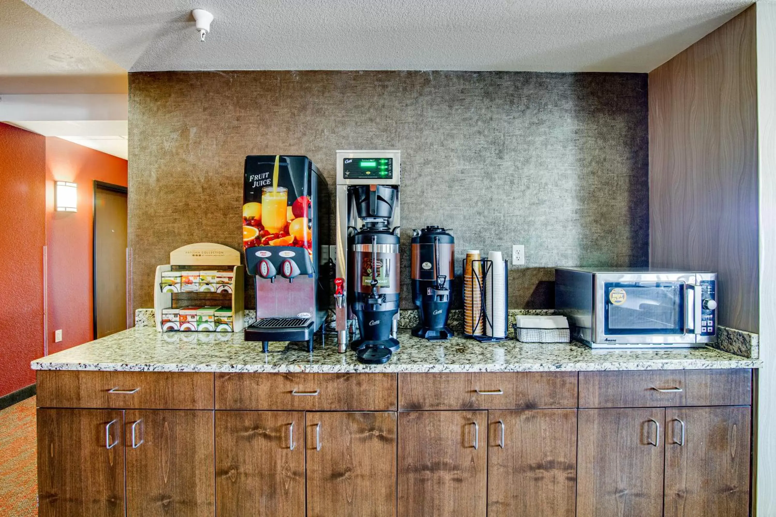 Coffee/tea facilities in Inn at Hunters Run