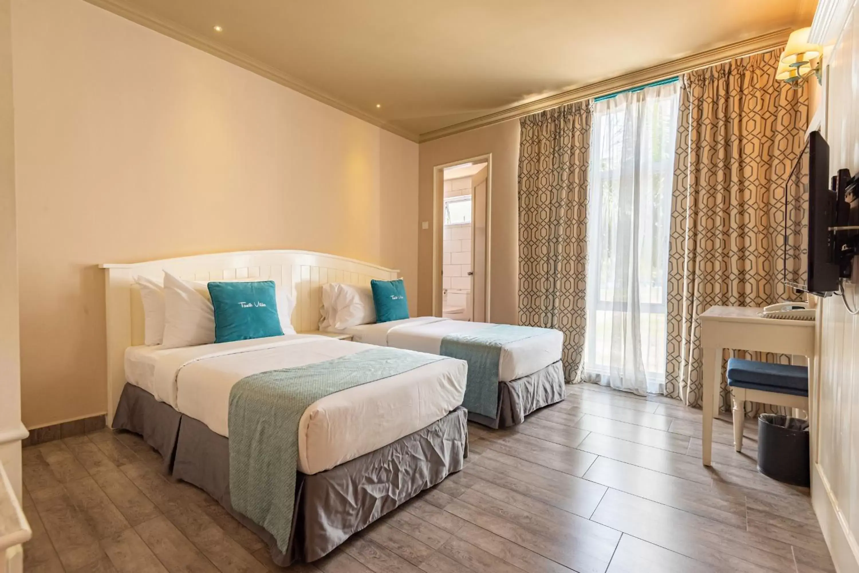 Photo of the whole room, Bed in Tasik Villa International Resort
