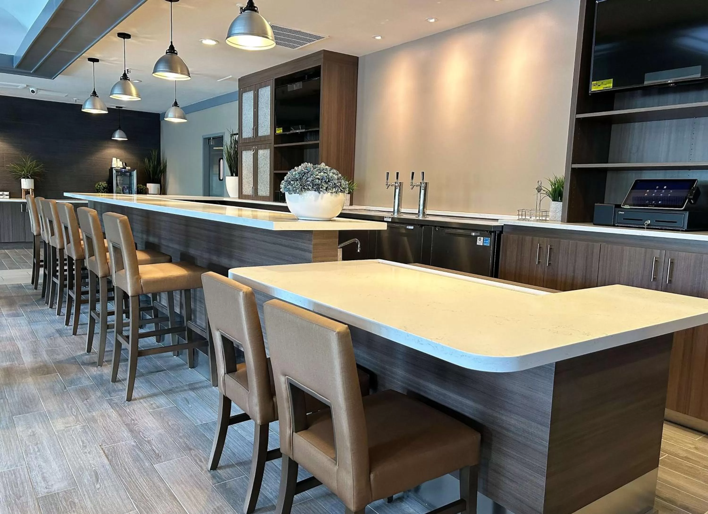 Lounge or bar in Best Western Premier Rockville Hotel & Suites