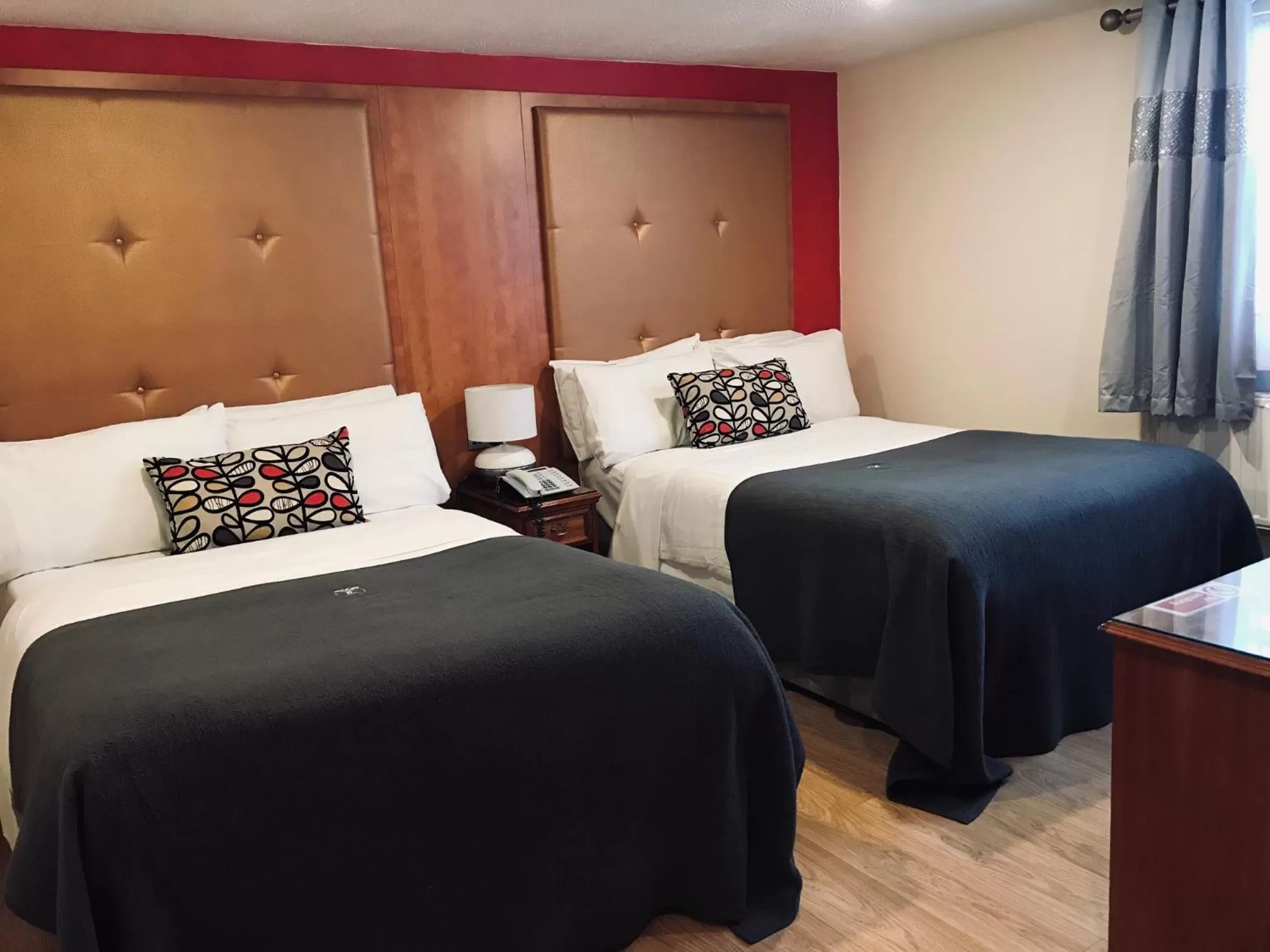 Bedroom, Bed in Lensfield Hotel