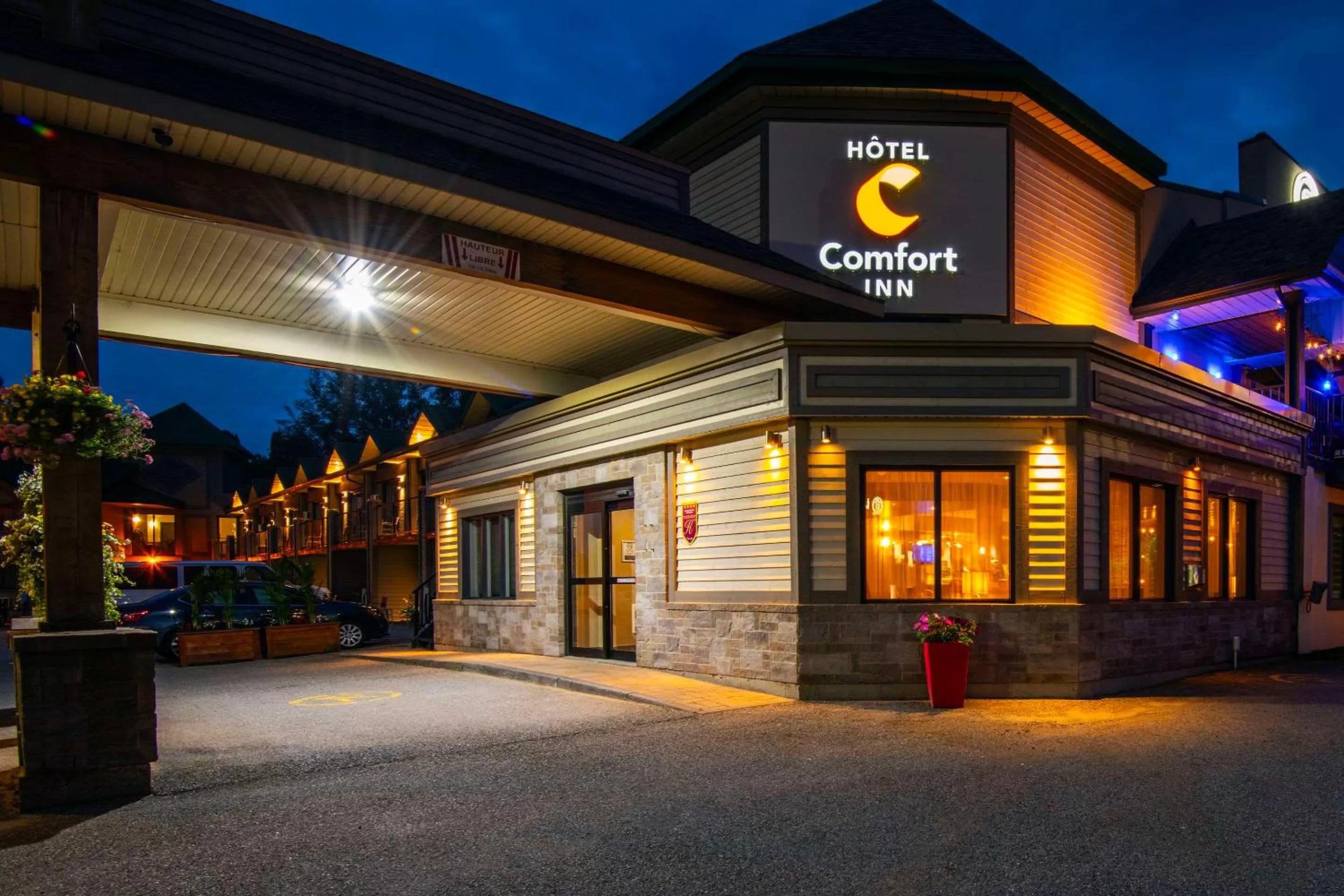 Property building in Comfort Inn Mont Laurier
