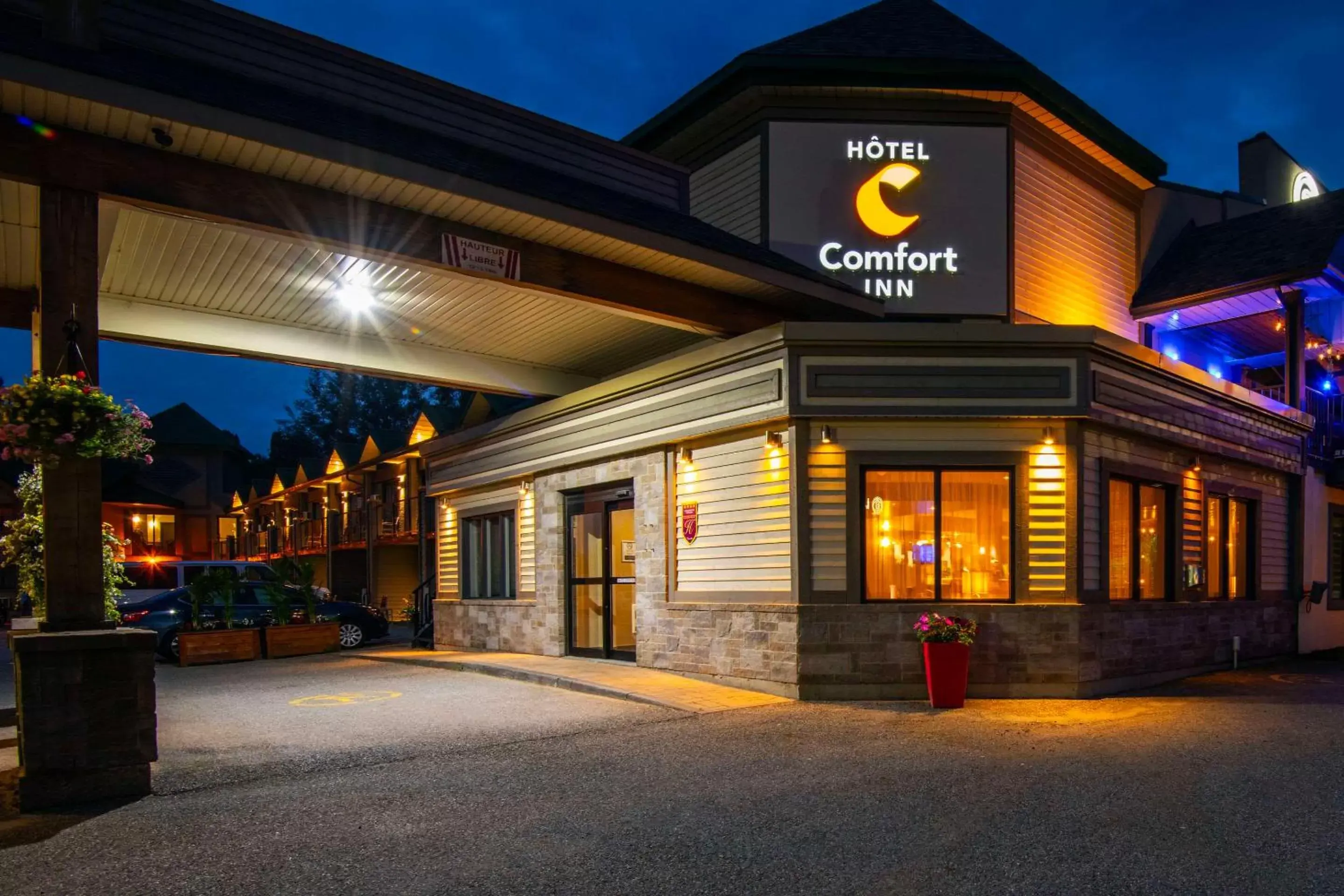 Property Building in Comfort Inn Mont Laurier