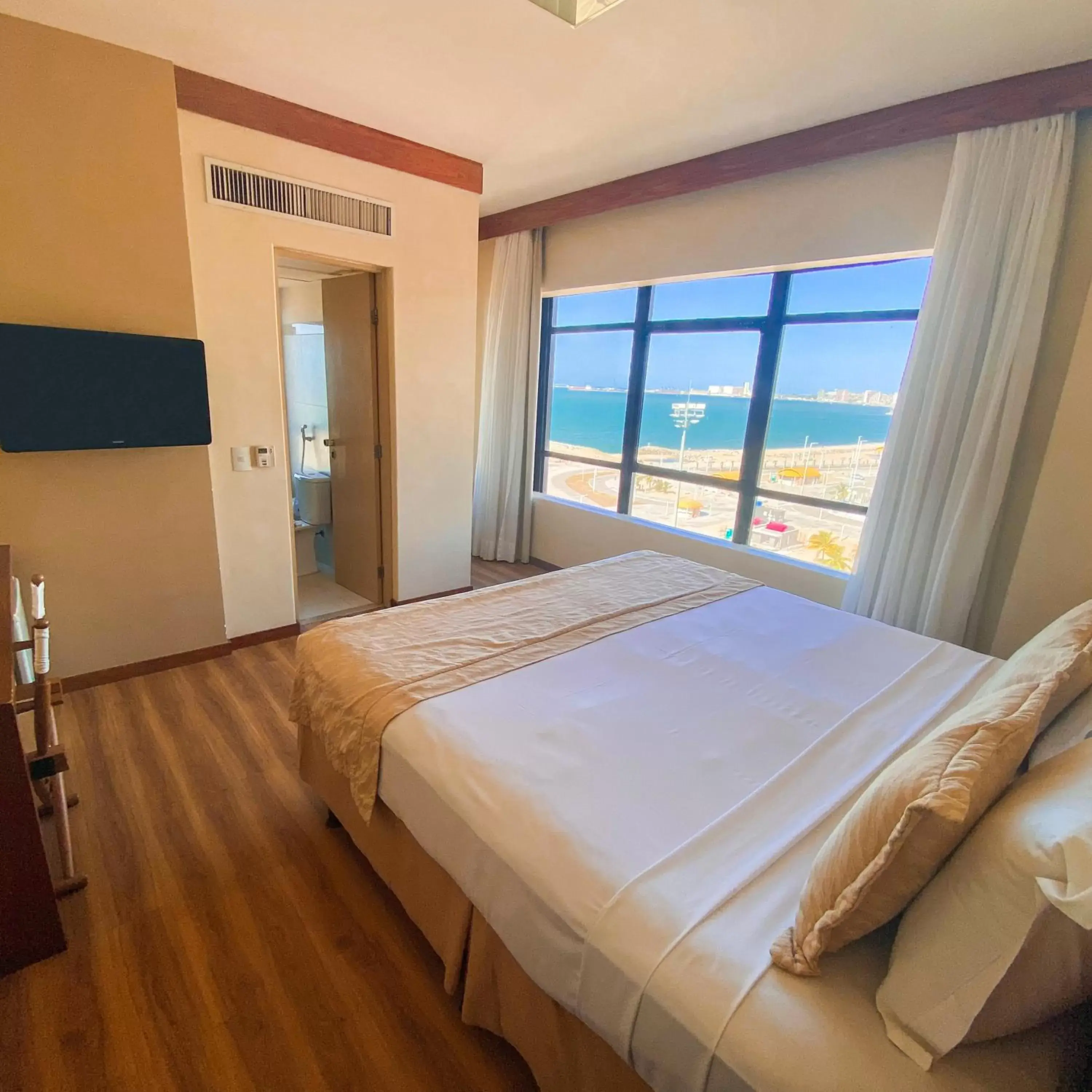 Bedroom, Bed in Magna Praia Hotel Bedroom, Bed in Magna Praia Hotel