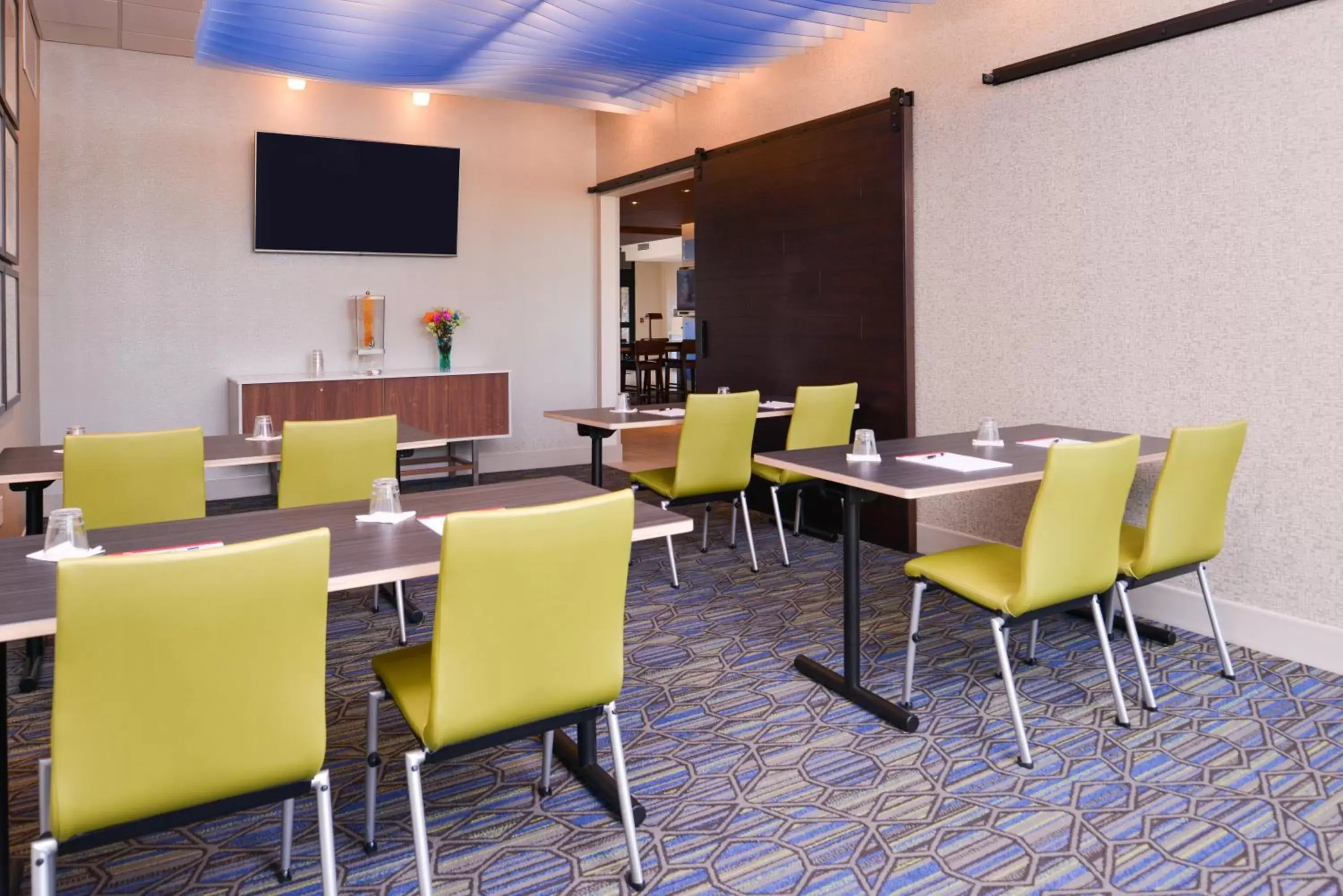 Meeting/conference room, Restaurant/Places to Eat in Holiday Inn Express & Suites - Olathe West, an IHG Hotel