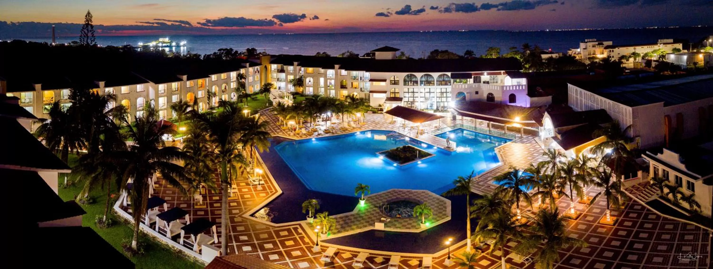 Swimming pool in Cozumel Hotel & Resort Trademark Collection by Wyndham