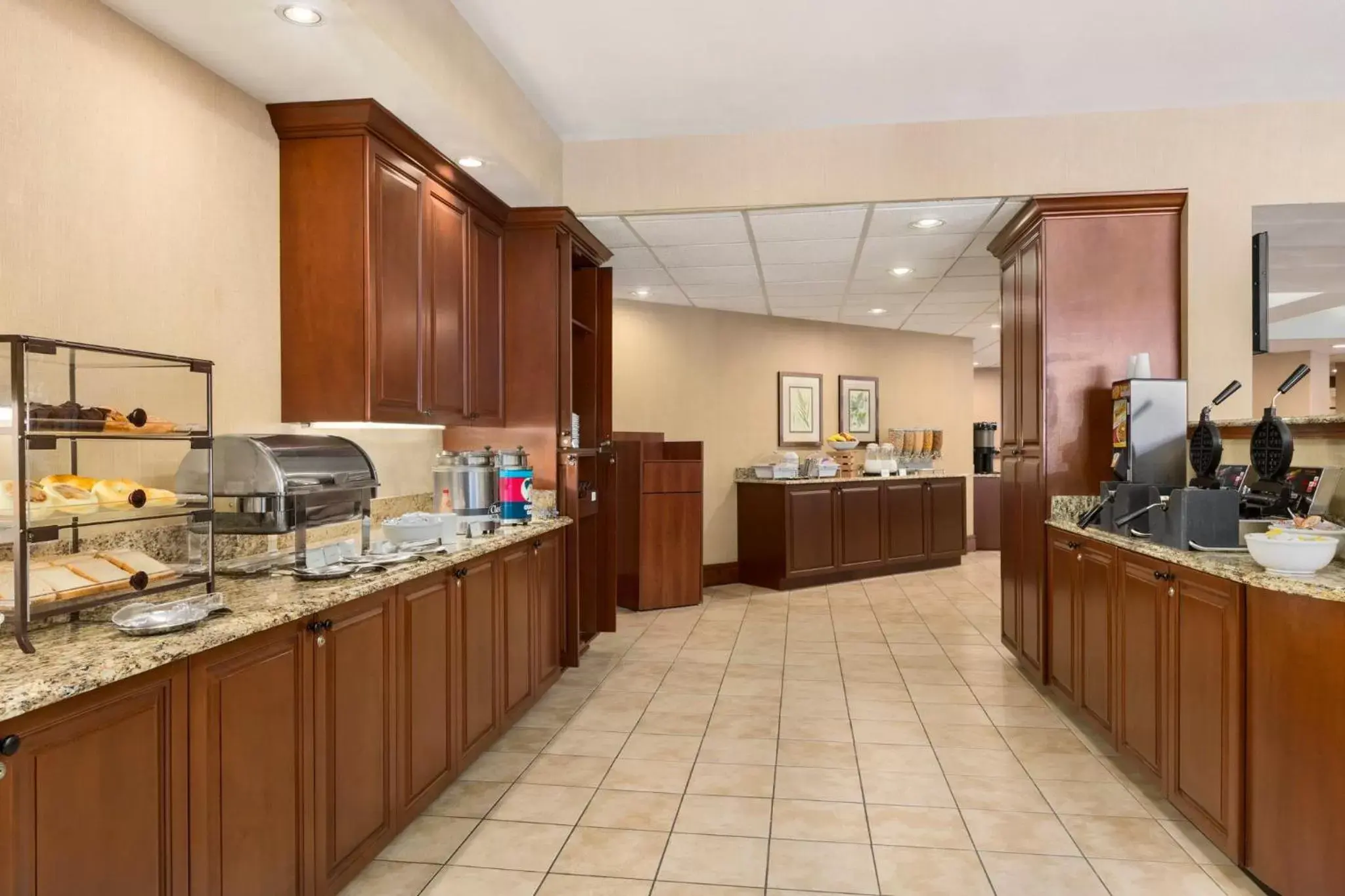 Restaurant/Places to Eat in Country Inn & Suites by Radisson, Atlanta Galleria Ballpark, GA