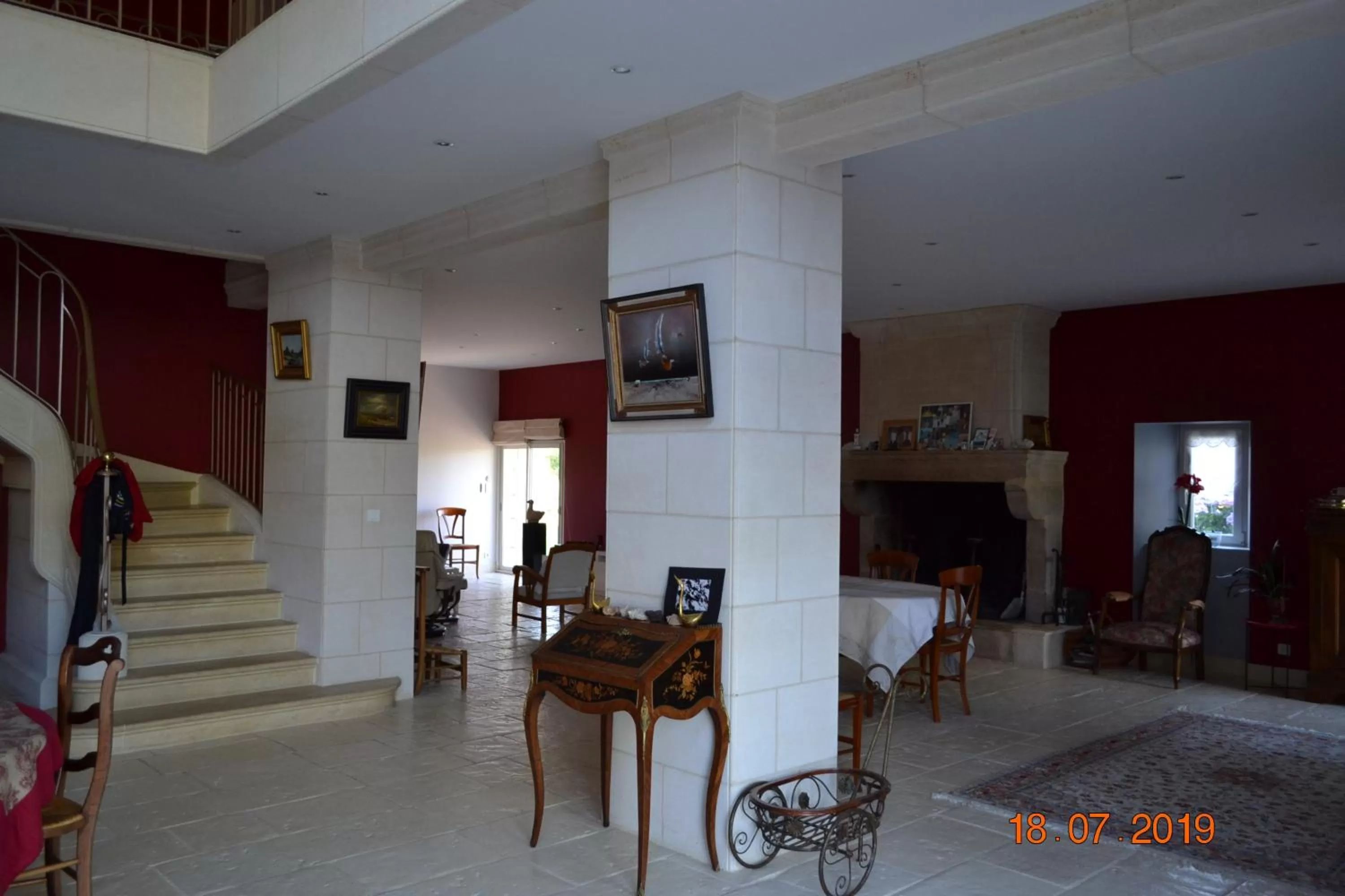 Communal lounge/ TV room in Les Chambres de Carreau