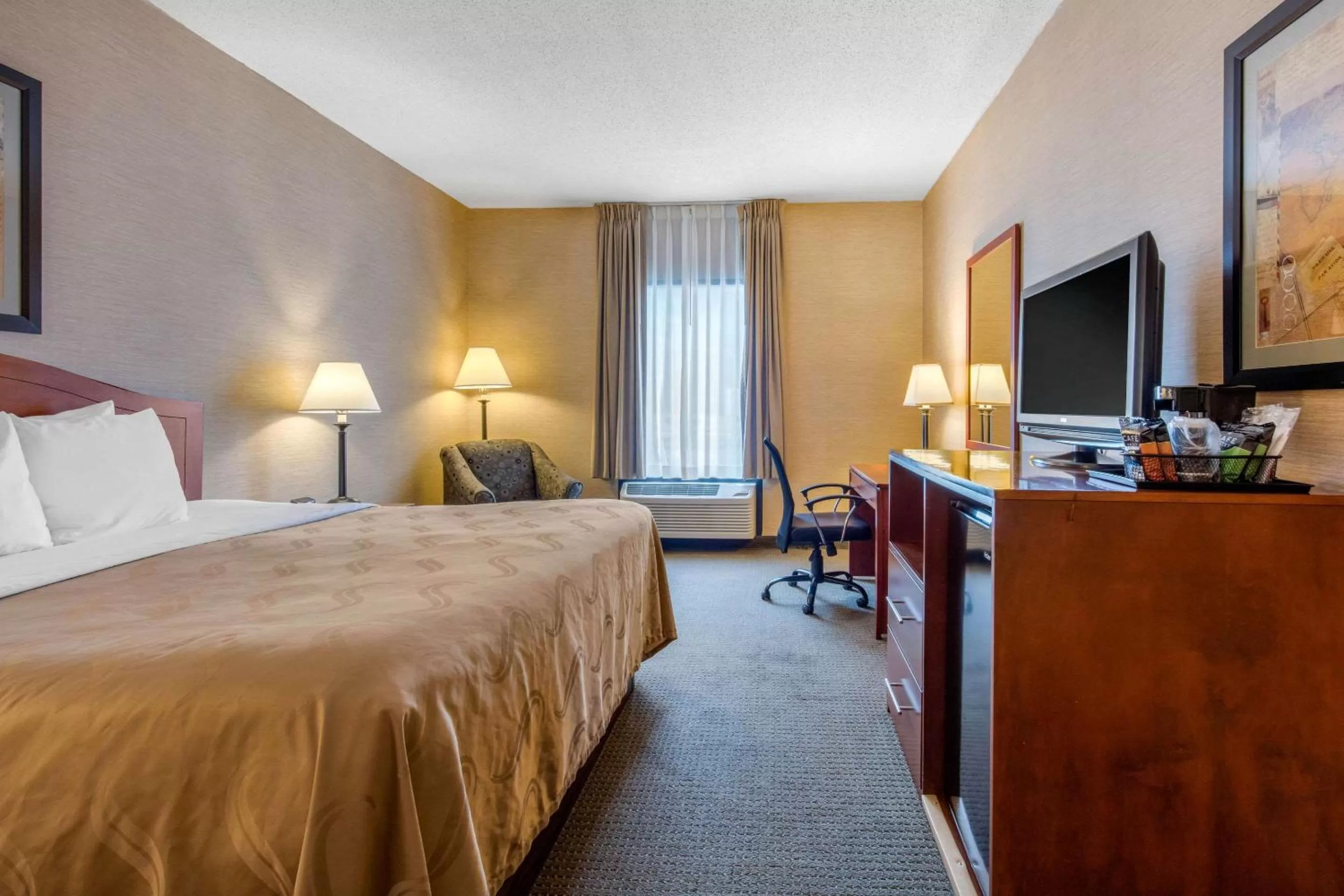 Photo of the whole room, Bed in Quality Inn & Suites Benton - Draffenville