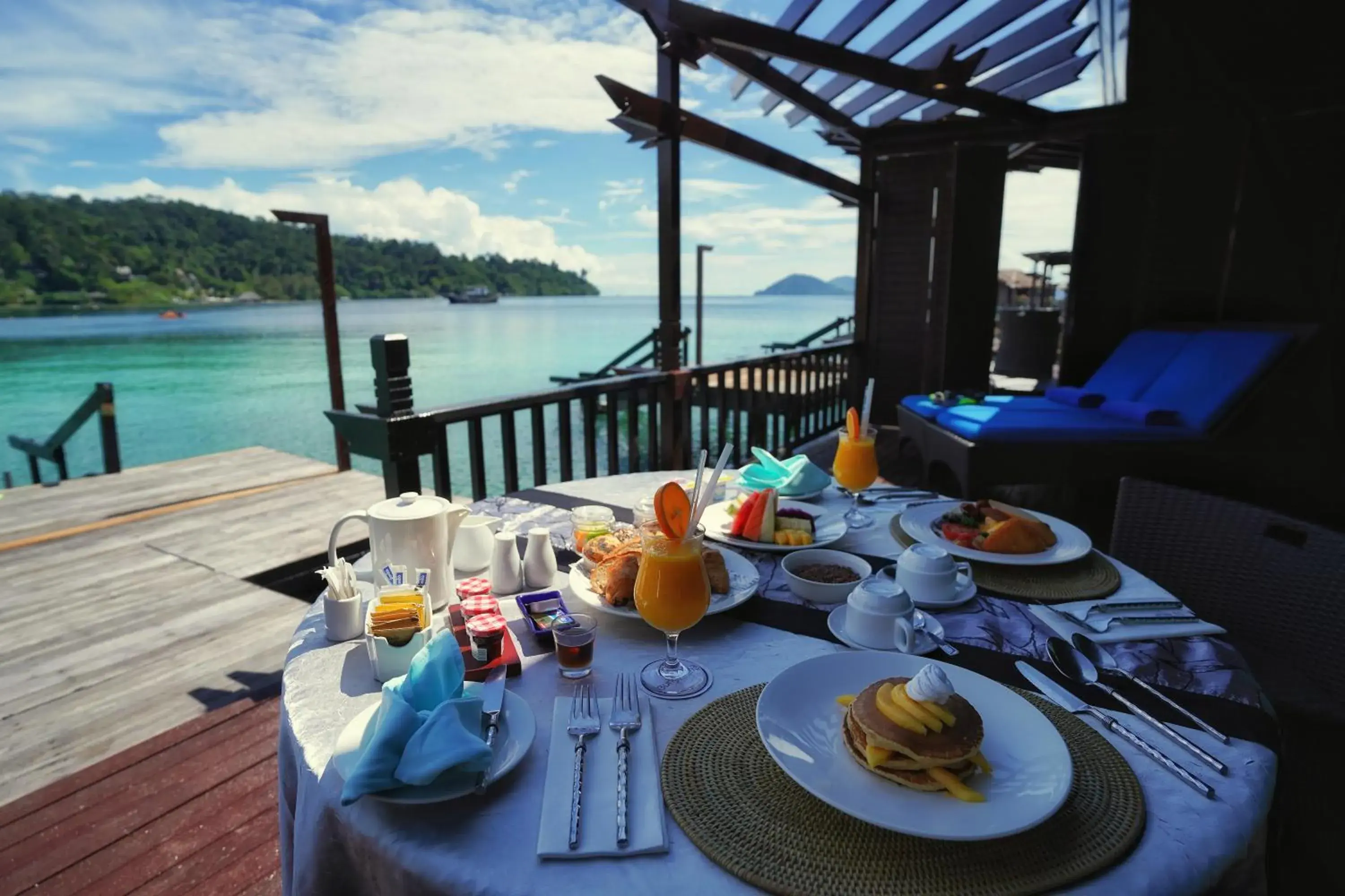Balcony/Terrace, Breakfast in Gayana Marine Resort