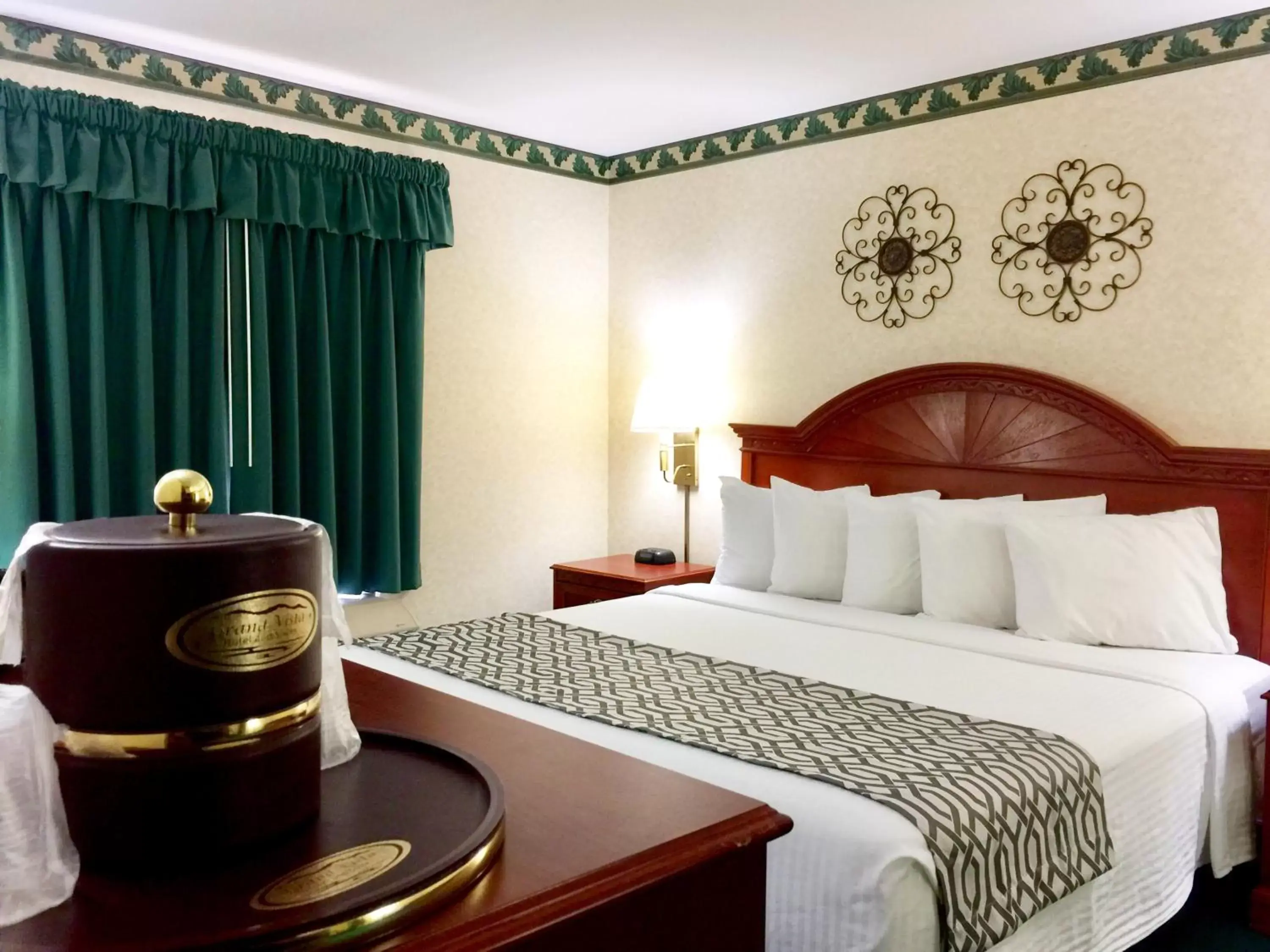 Bedroom, Bed in Grand Vista Hotel & Suites