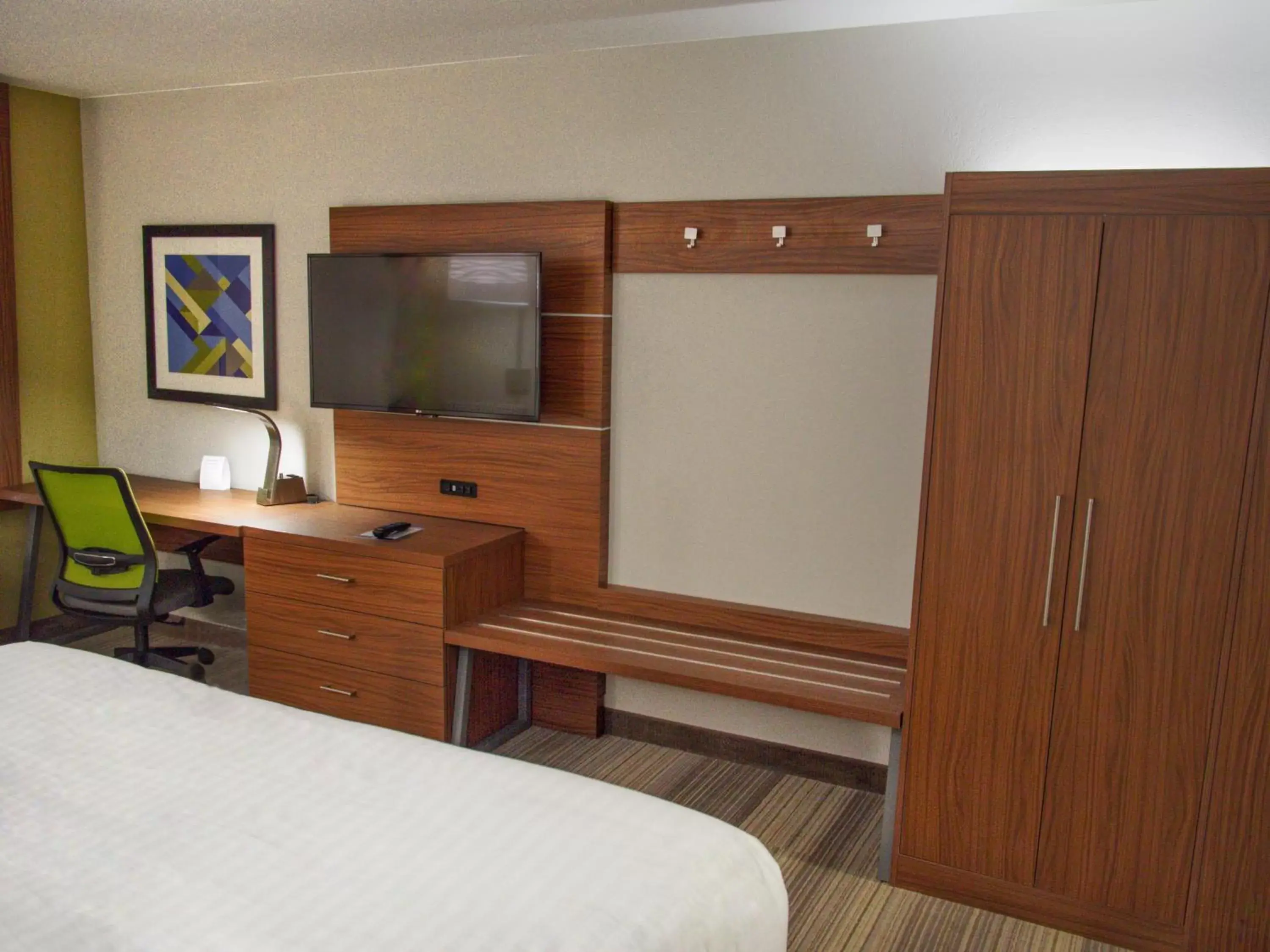 TV and multimedia, TV/Entertainment Center in Holiday Inn Express & Suites Moore, an IHG Hotel