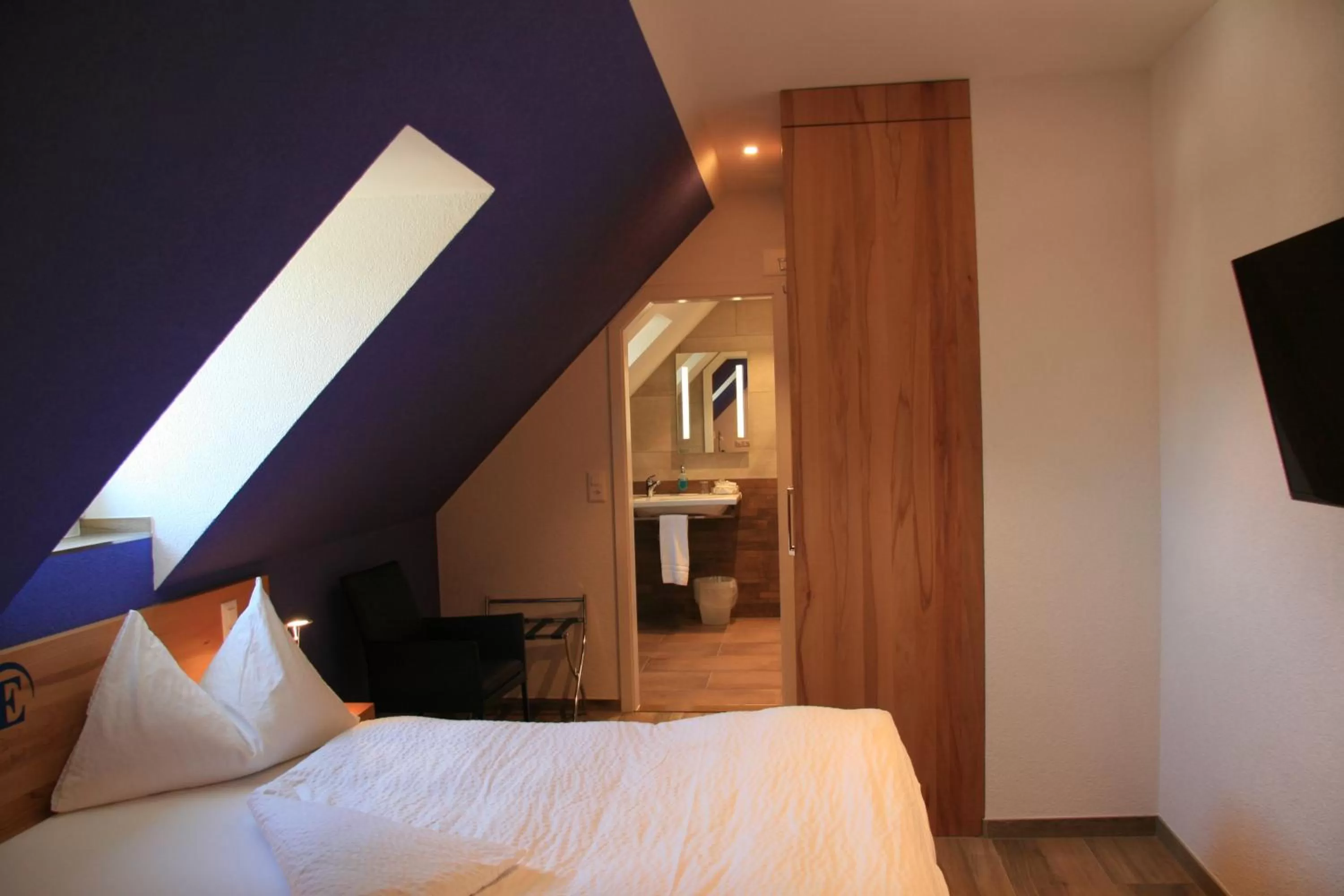 Bathroom, Bed in Hotel Eremitage