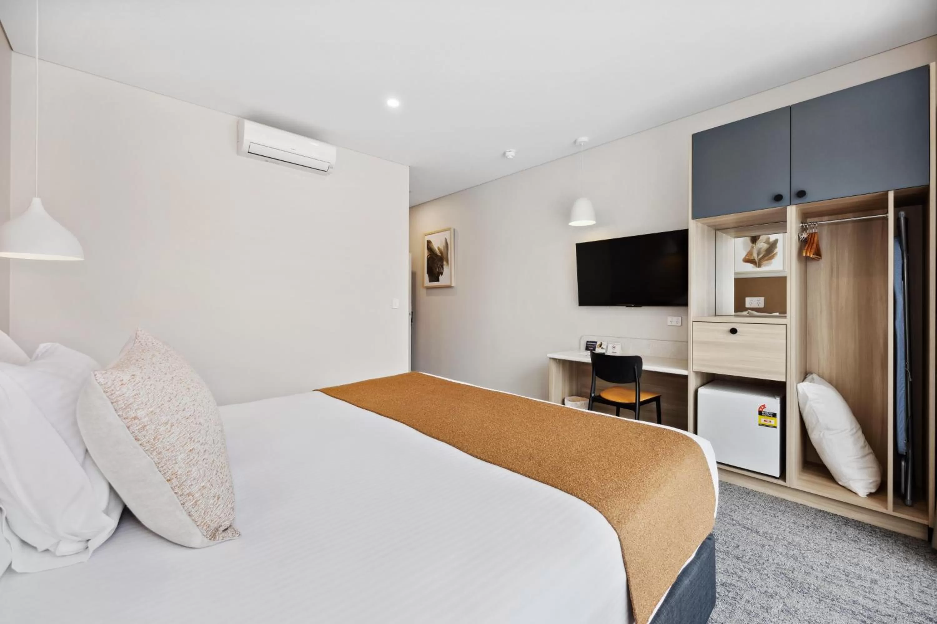 Bed in Comfort Inn Regal Park