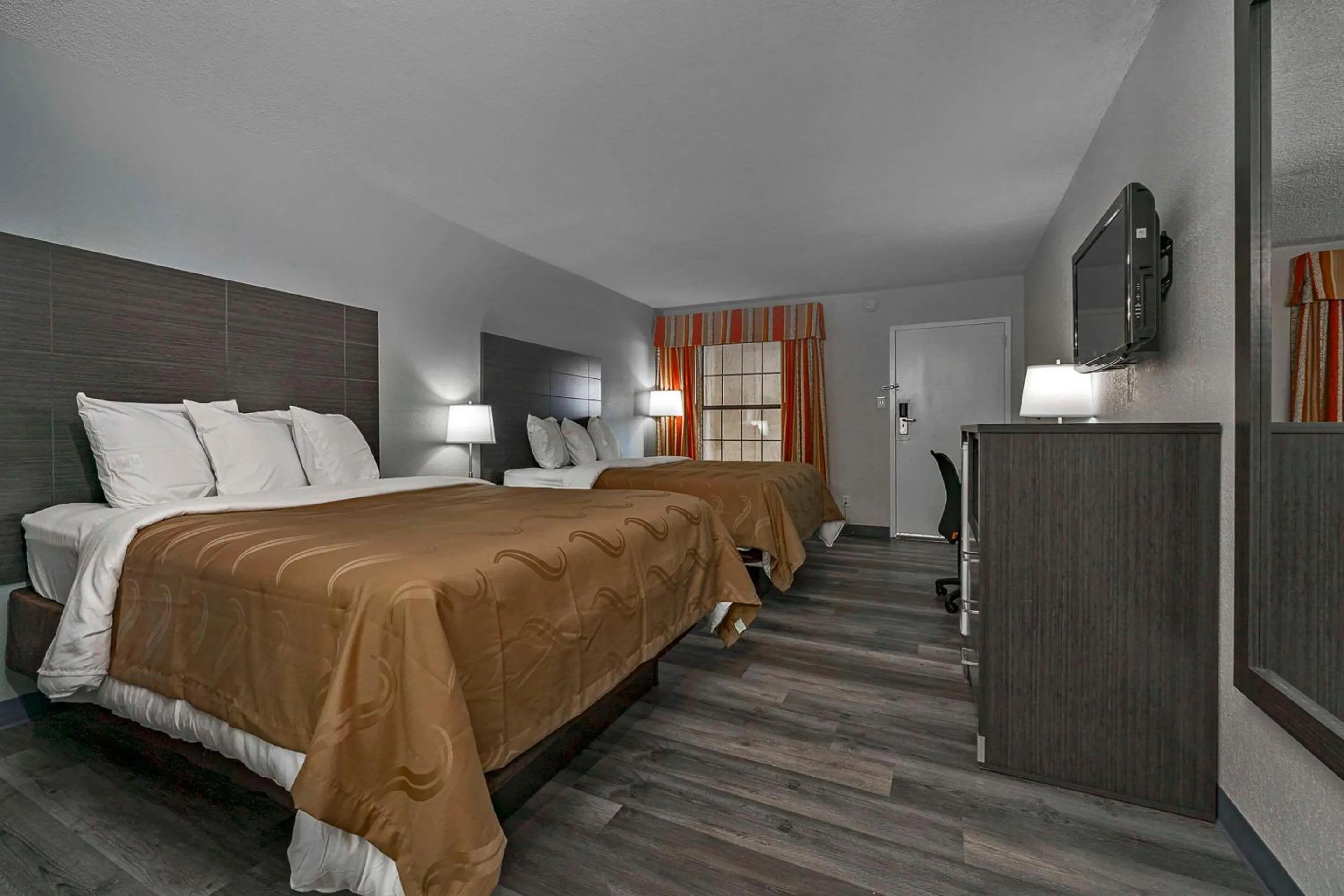 Bedroom in Quality Inn