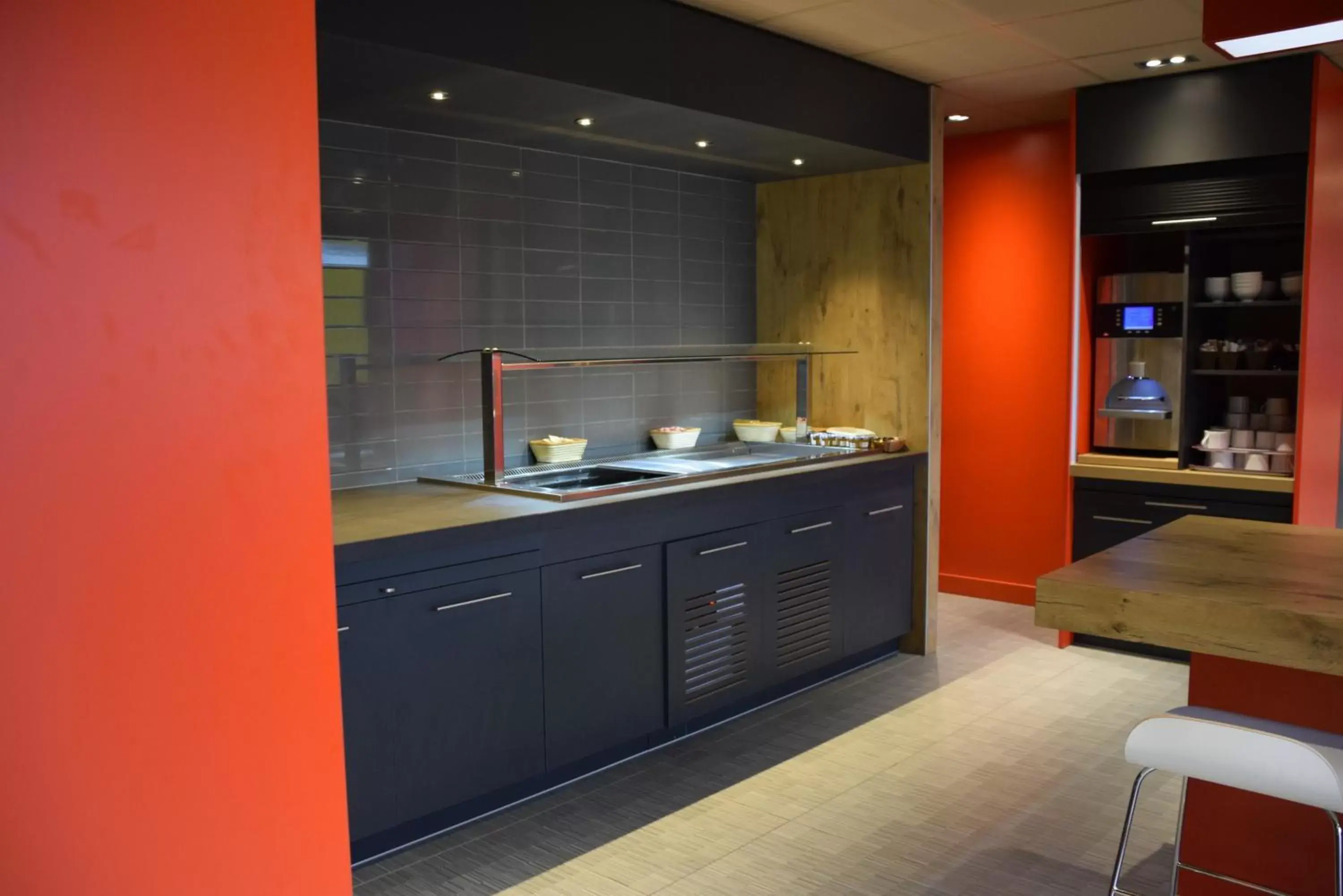 Restaurant/places to eat, Kitchen/Kitchenette in ibis Saint-Denis Stade Ouest