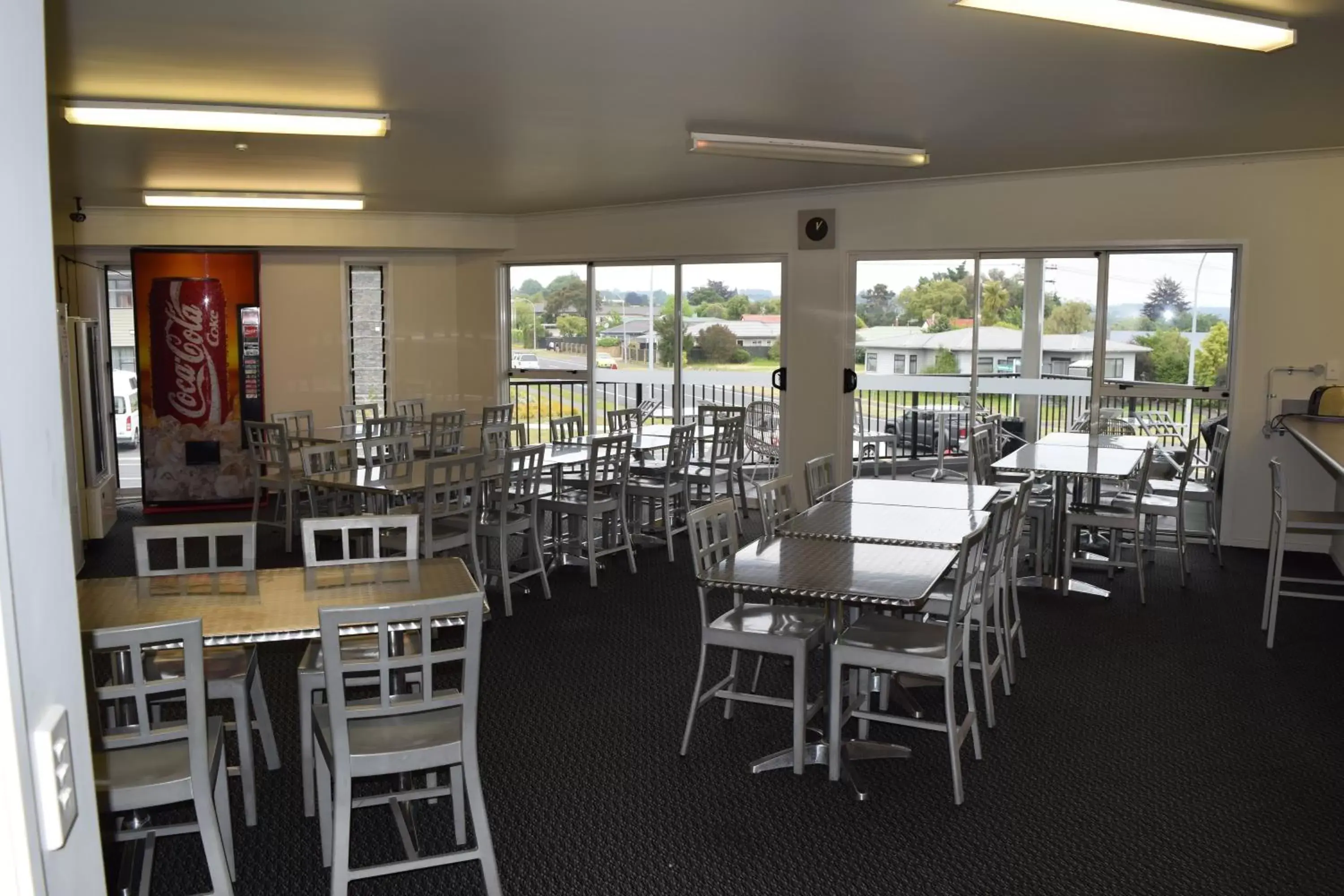 Restaurant/Places to Eat in Silver Fern Lodge