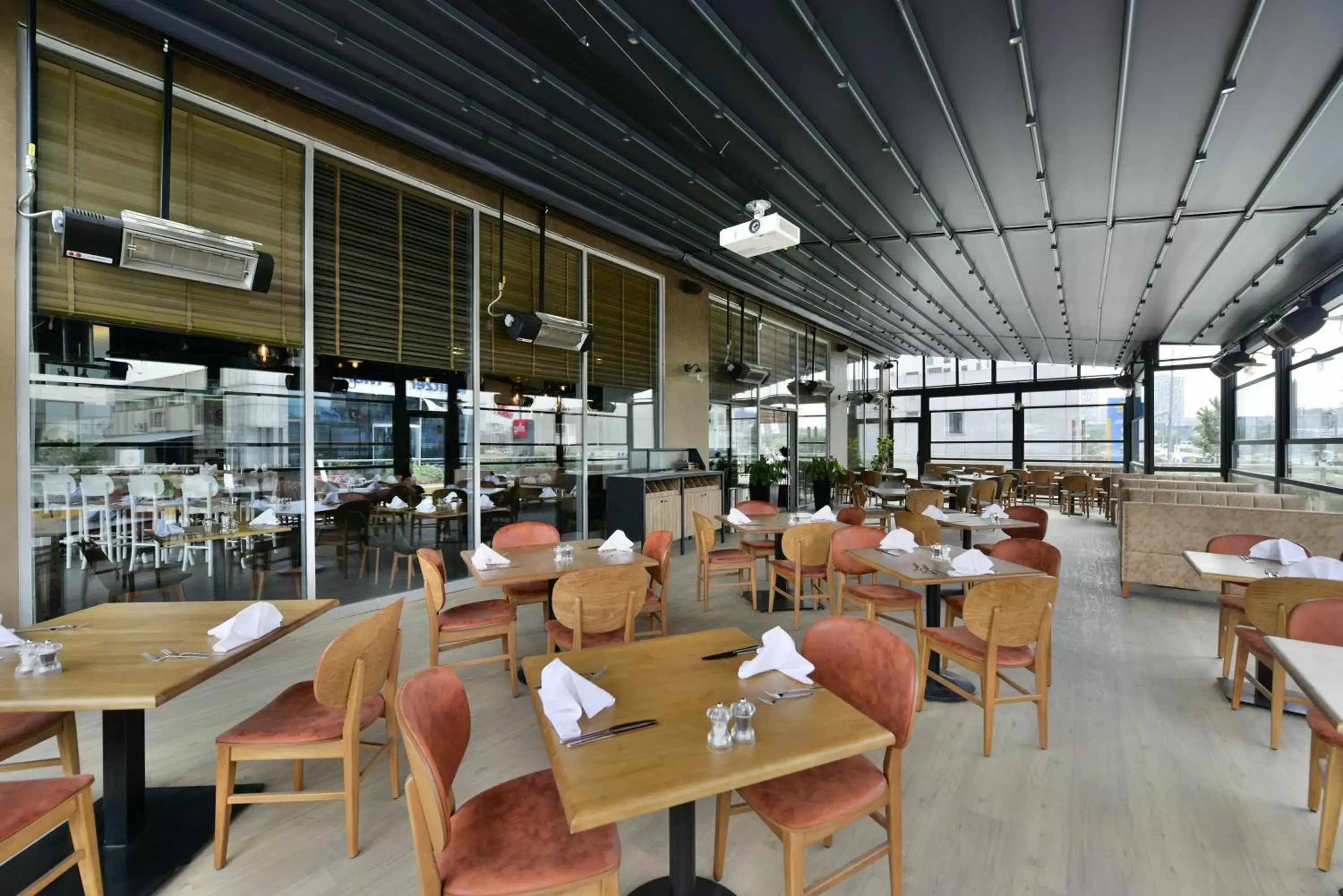Restaurant/Places to Eat in Park Inn By Radisson Istanbul Ataturk Airport
