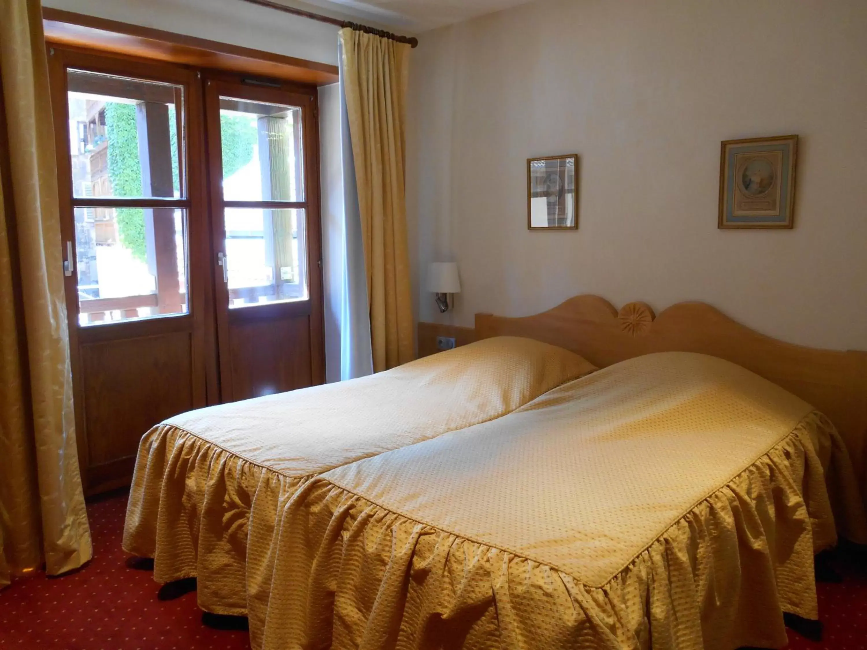 Bed in Hotel Saint-Martin