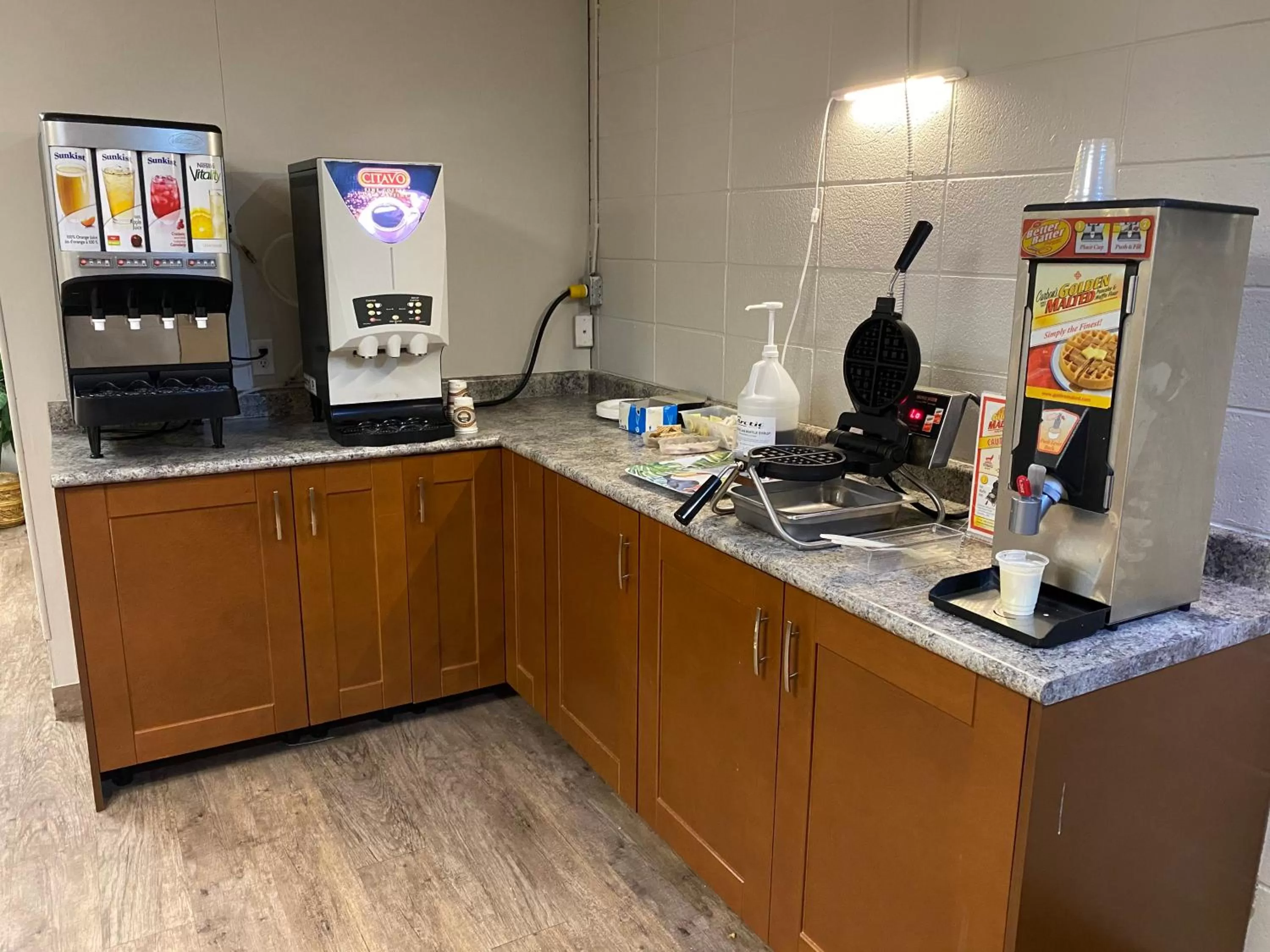 Continental breakfast in Dauphin Inn Express