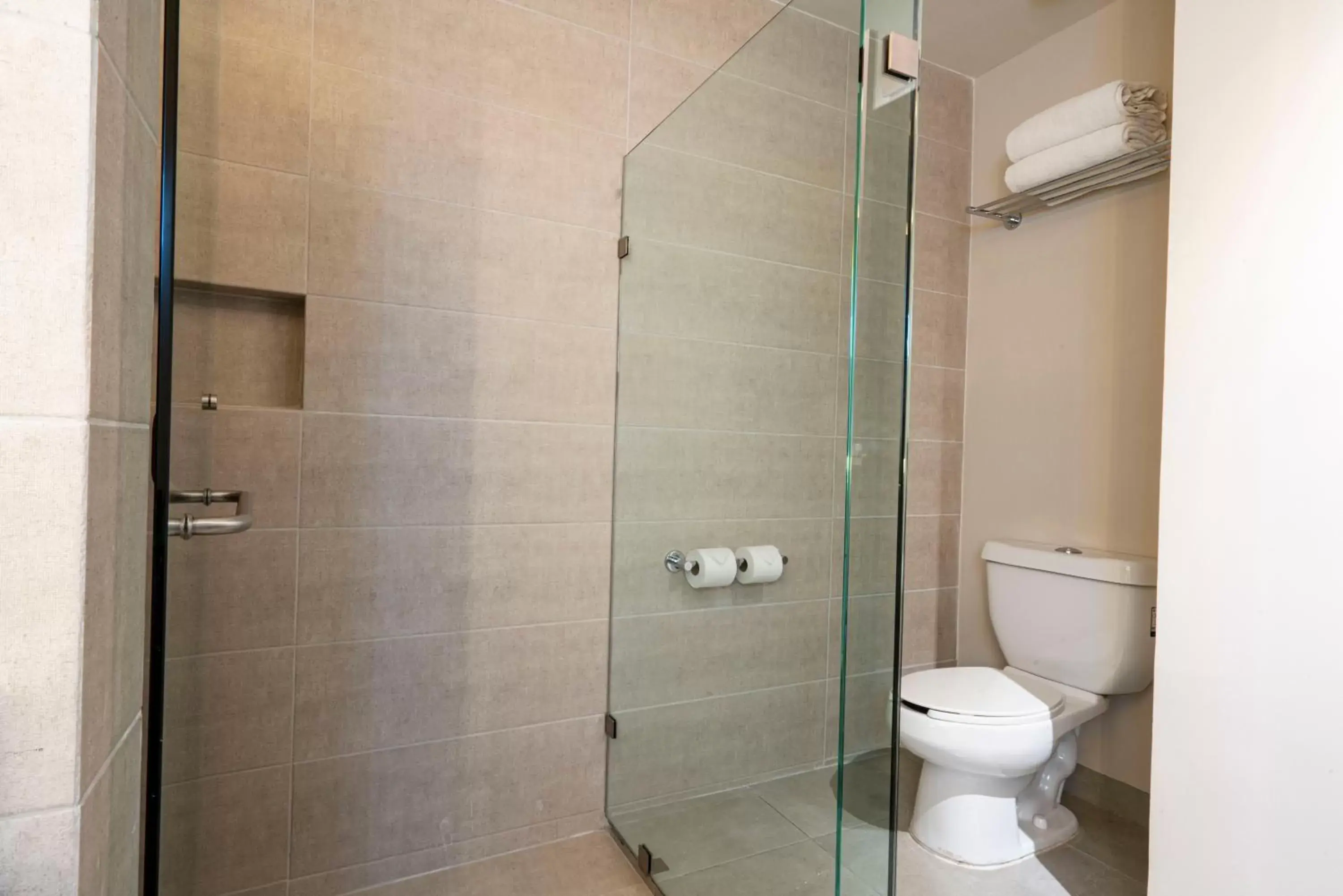 Shower, Bathroom in Best Western Plus Riviera Veracruz