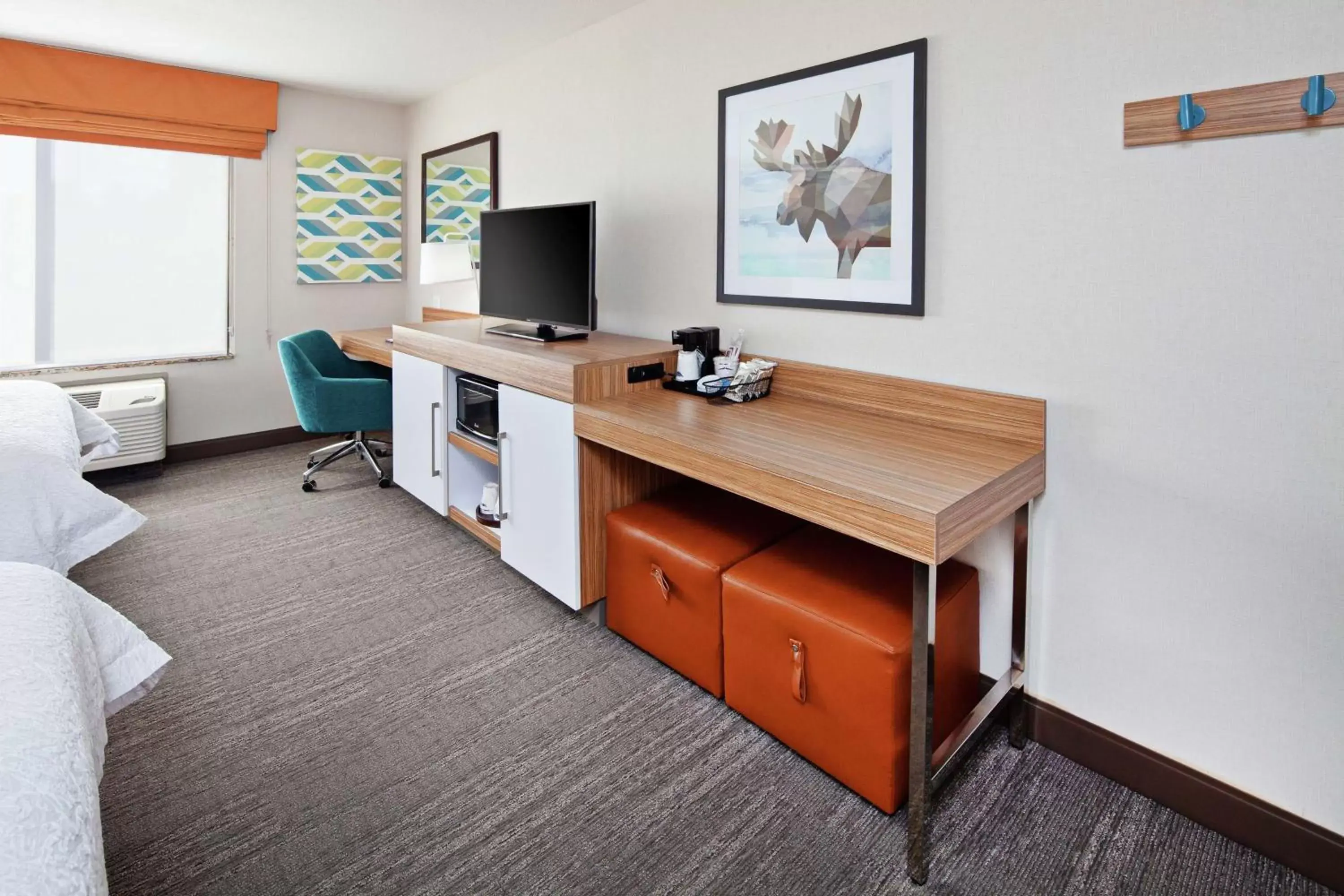 Bedroom, TV/Entertainment Center in Hampton Inn & Suites Chino Hills