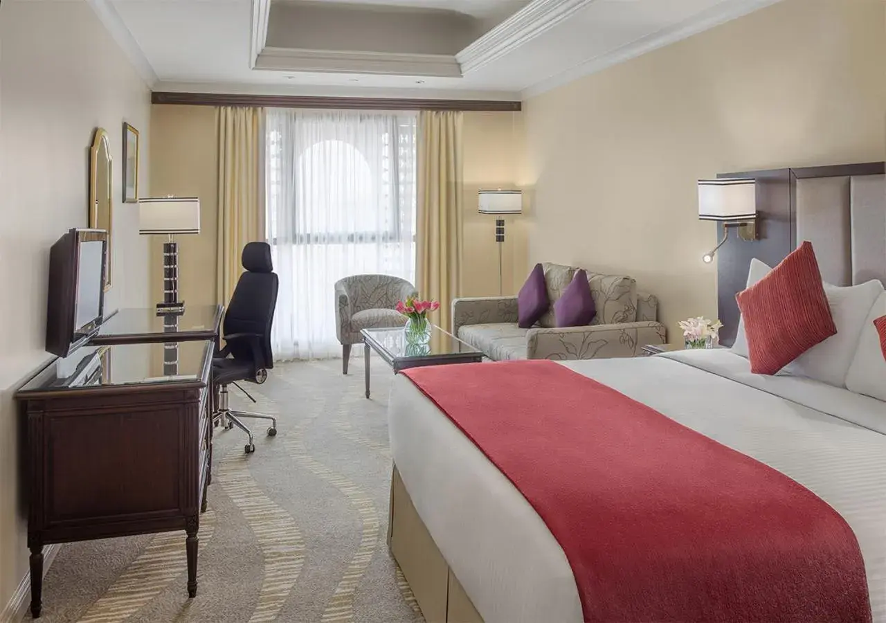 Business One-Bedroom Suite with City View in Dar Al Iman InterContinental