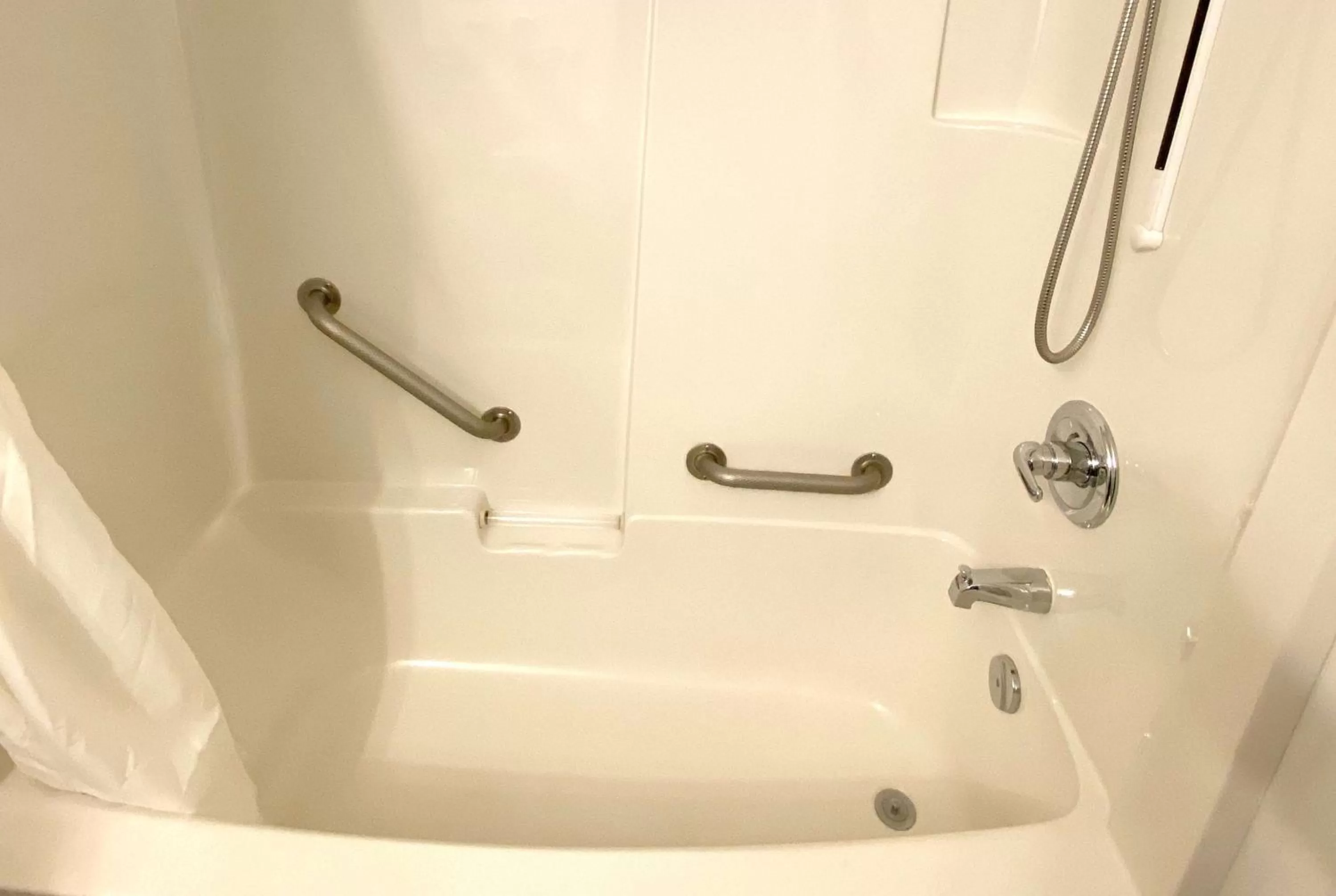 TV and multimedia in Super 8 by Wyndham Sicamous