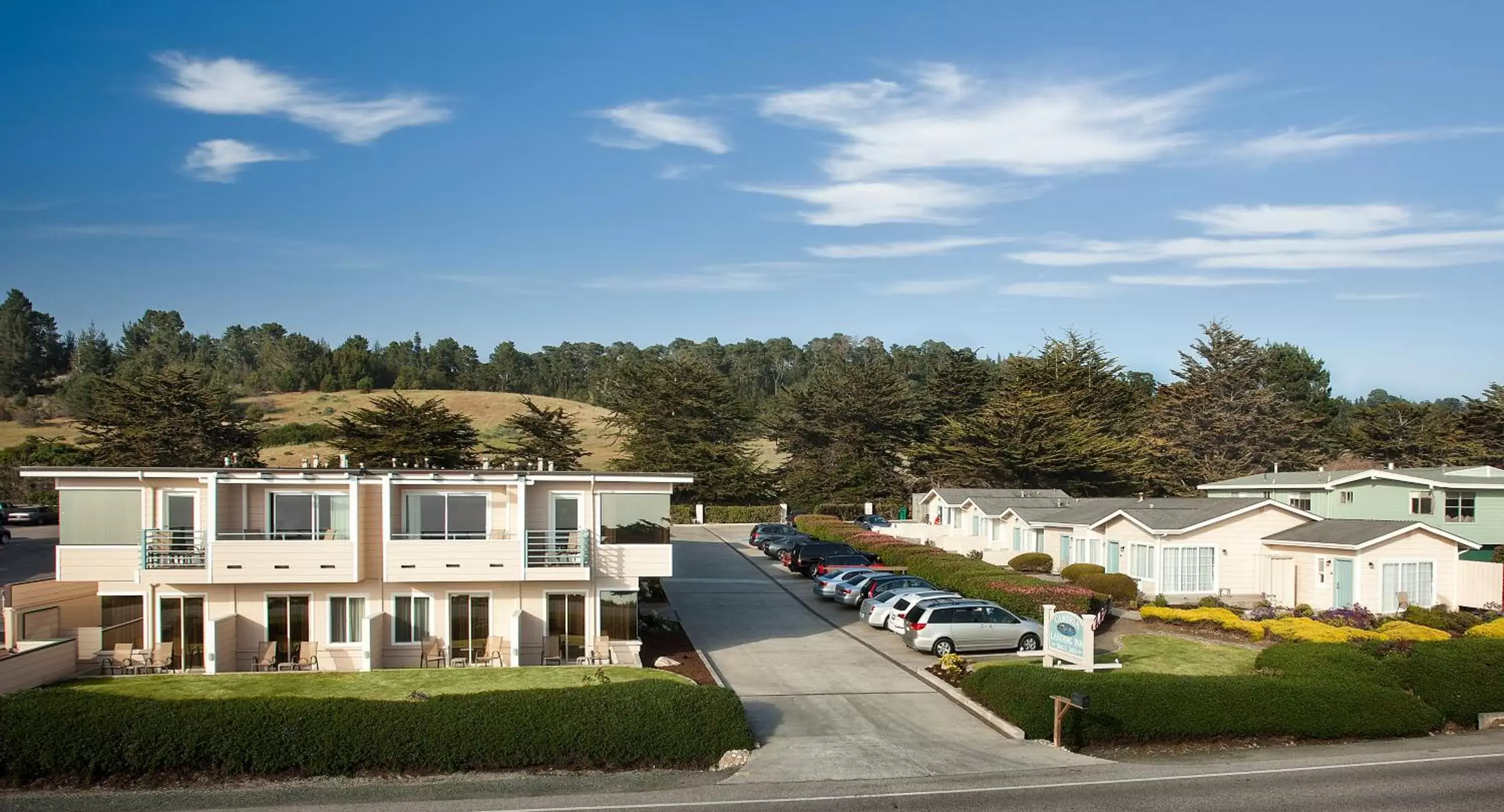 Facade/entrance in Cambria Landing Inn and Suites Facade/entrance in Cambria Landing Inn and Suites