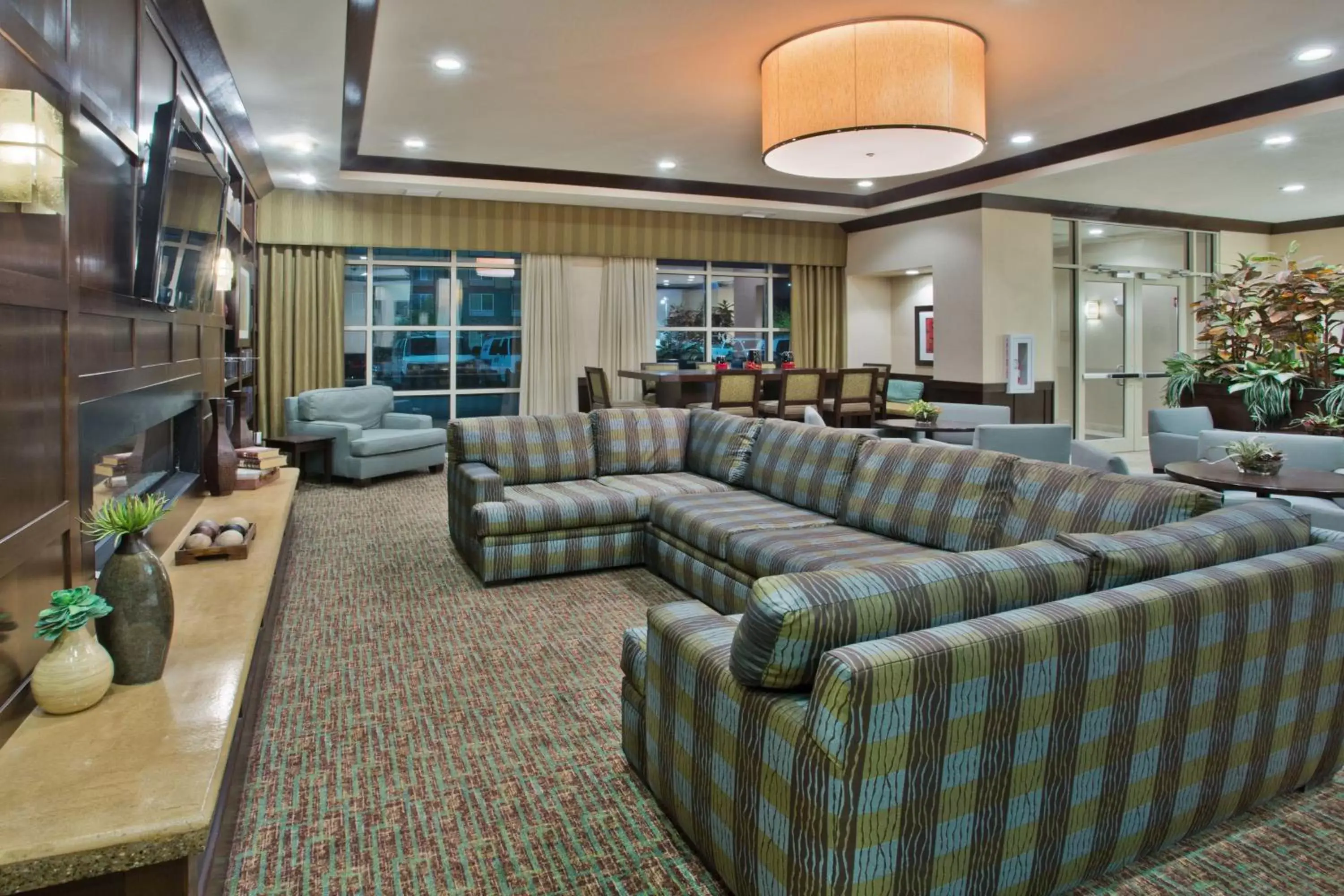 Property building, Lobby/Reception in Crowne Plaza Anchorage-Midtown, an IHG Hotel
