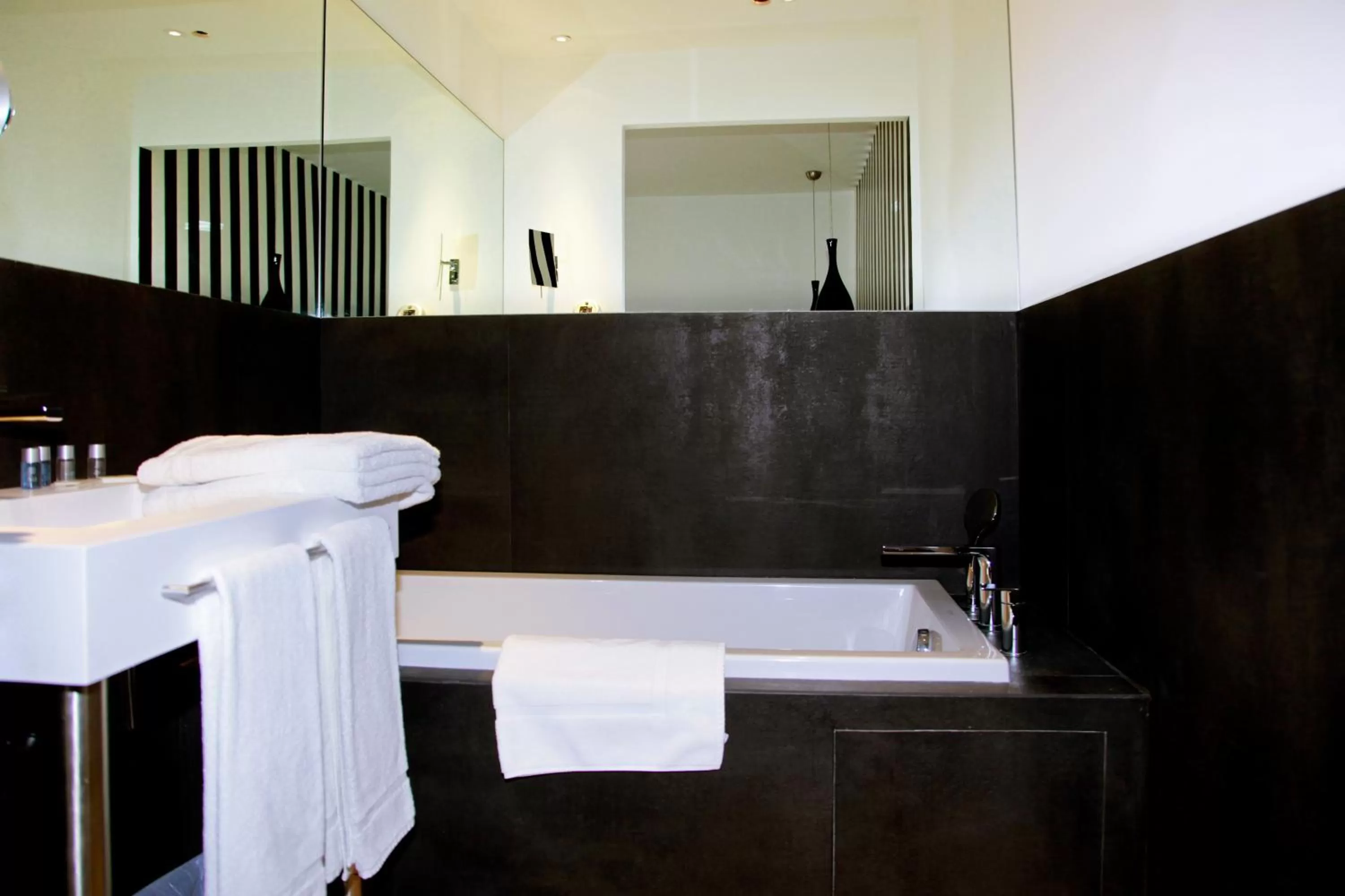 Bathroom in Le Pré du Moulin - Maison Alonso - Hôtel & Restaurant