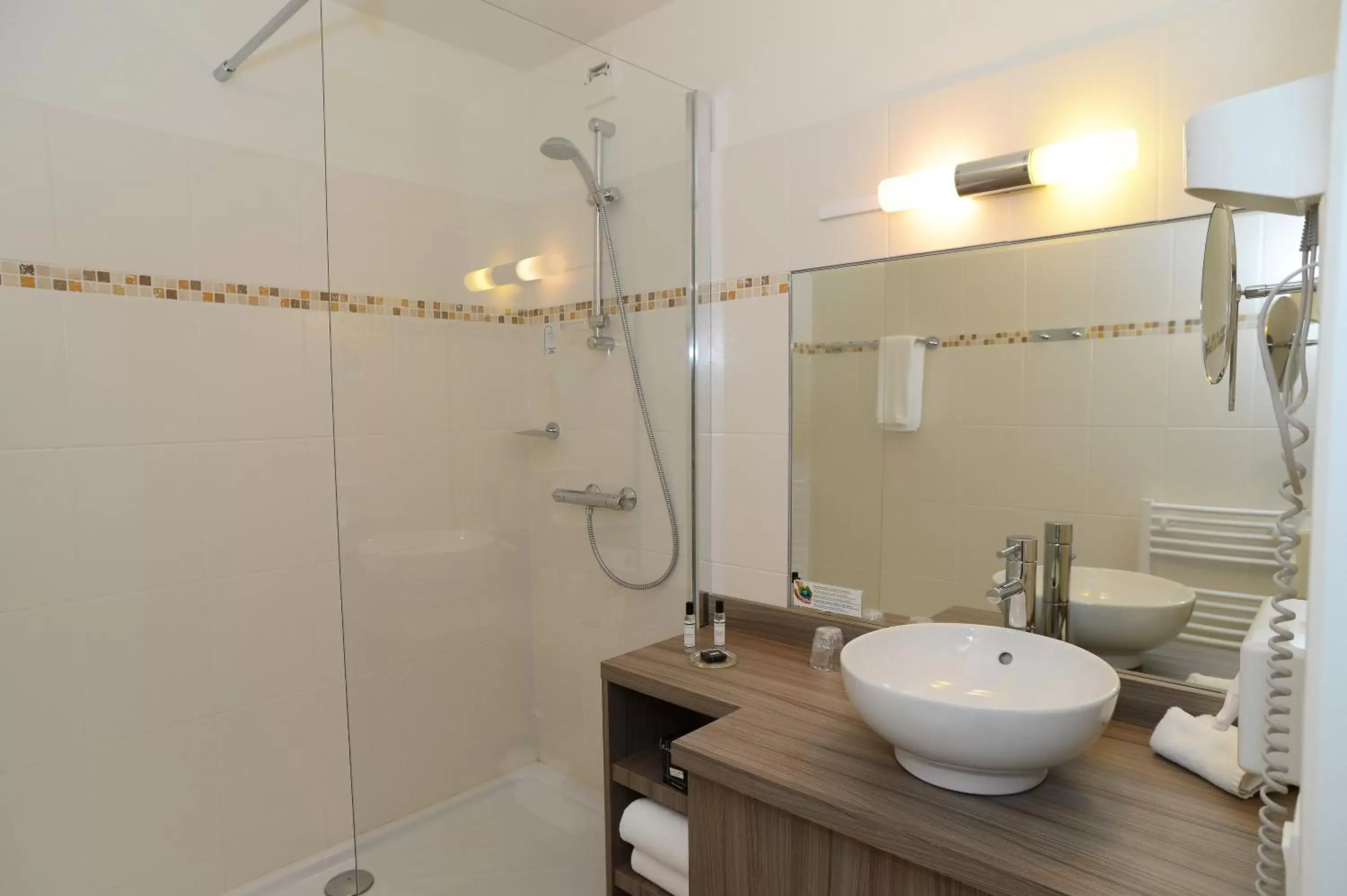 Bathroom in Clos St Eloi, The Originals Relais (Relais du Silence) Bathroom in Clos St Eloi, The Originals Relais (Relais du Silence)