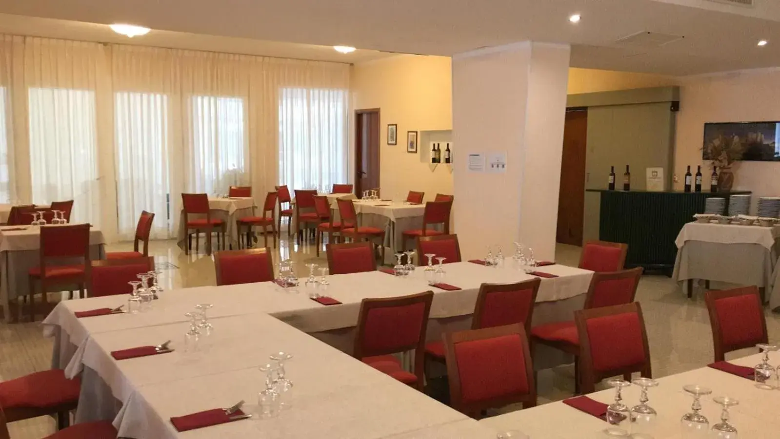 Restaurant/Places to Eat in Hotel Minerva