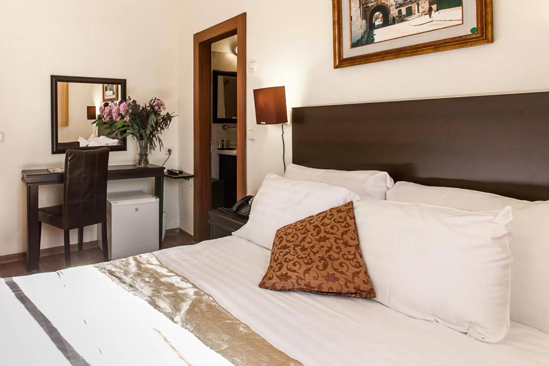 Bed in A Little House In Rechavia