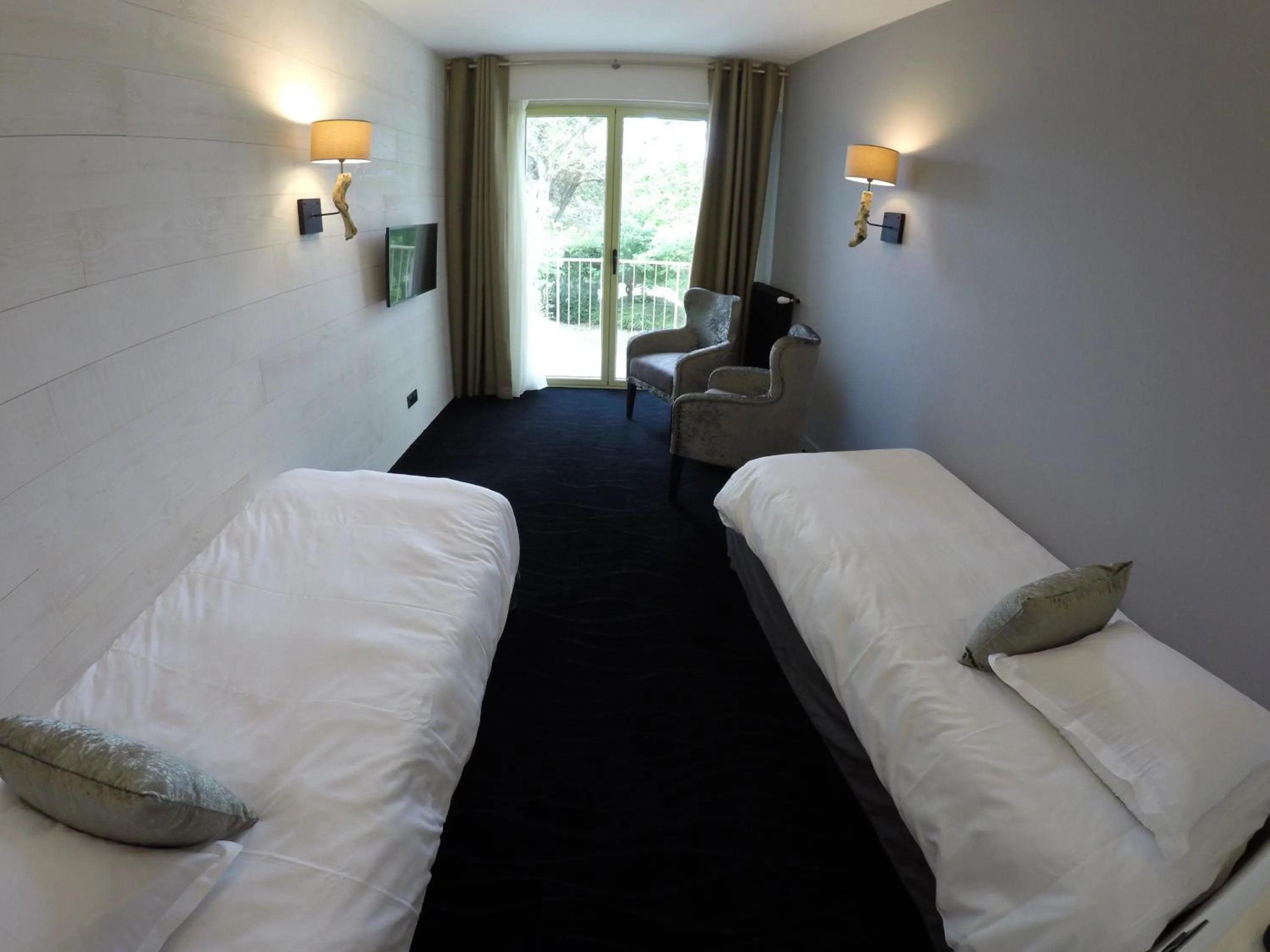 Photo of the whole room in Hôtel Les Brises