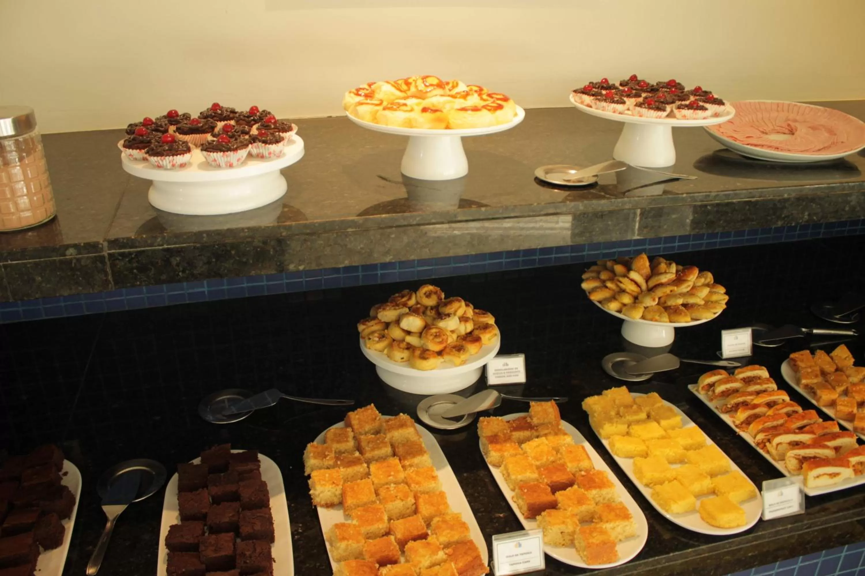 Food and drinks in Hit Hotel