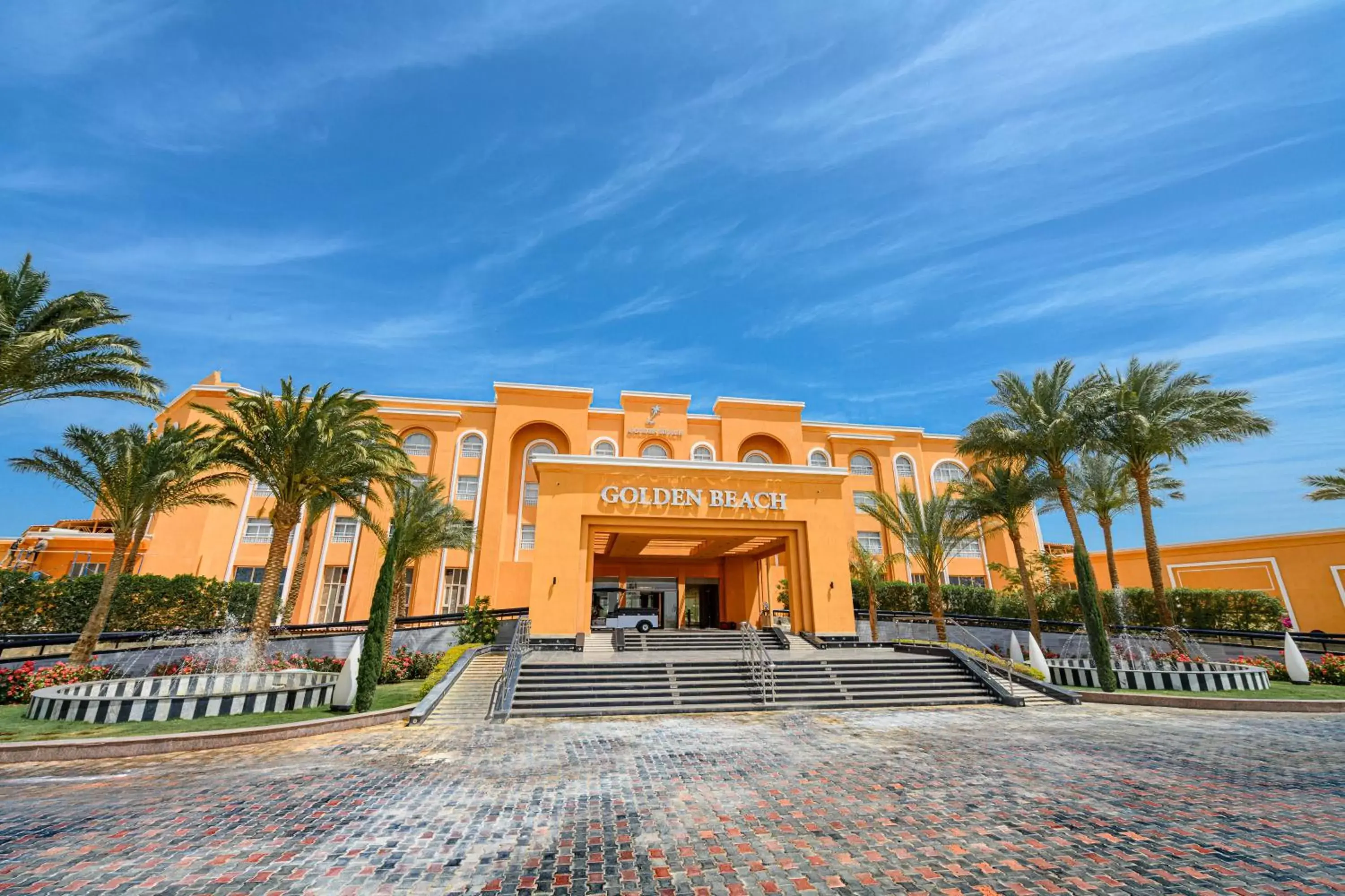 Facade/entrance, Property Building in Golden Beach Resort