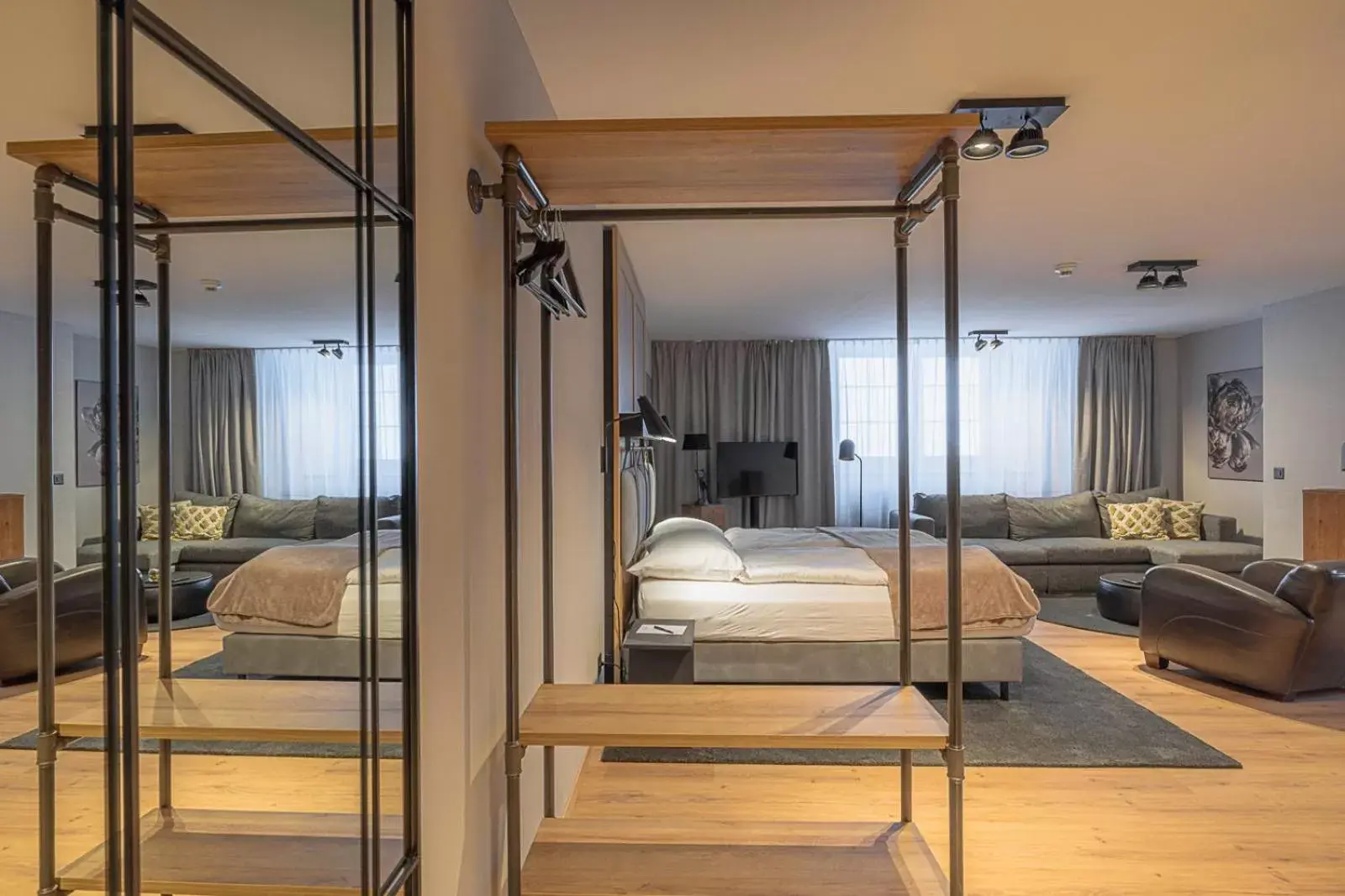 Bedroom, Bed in ALPINE INN Davos