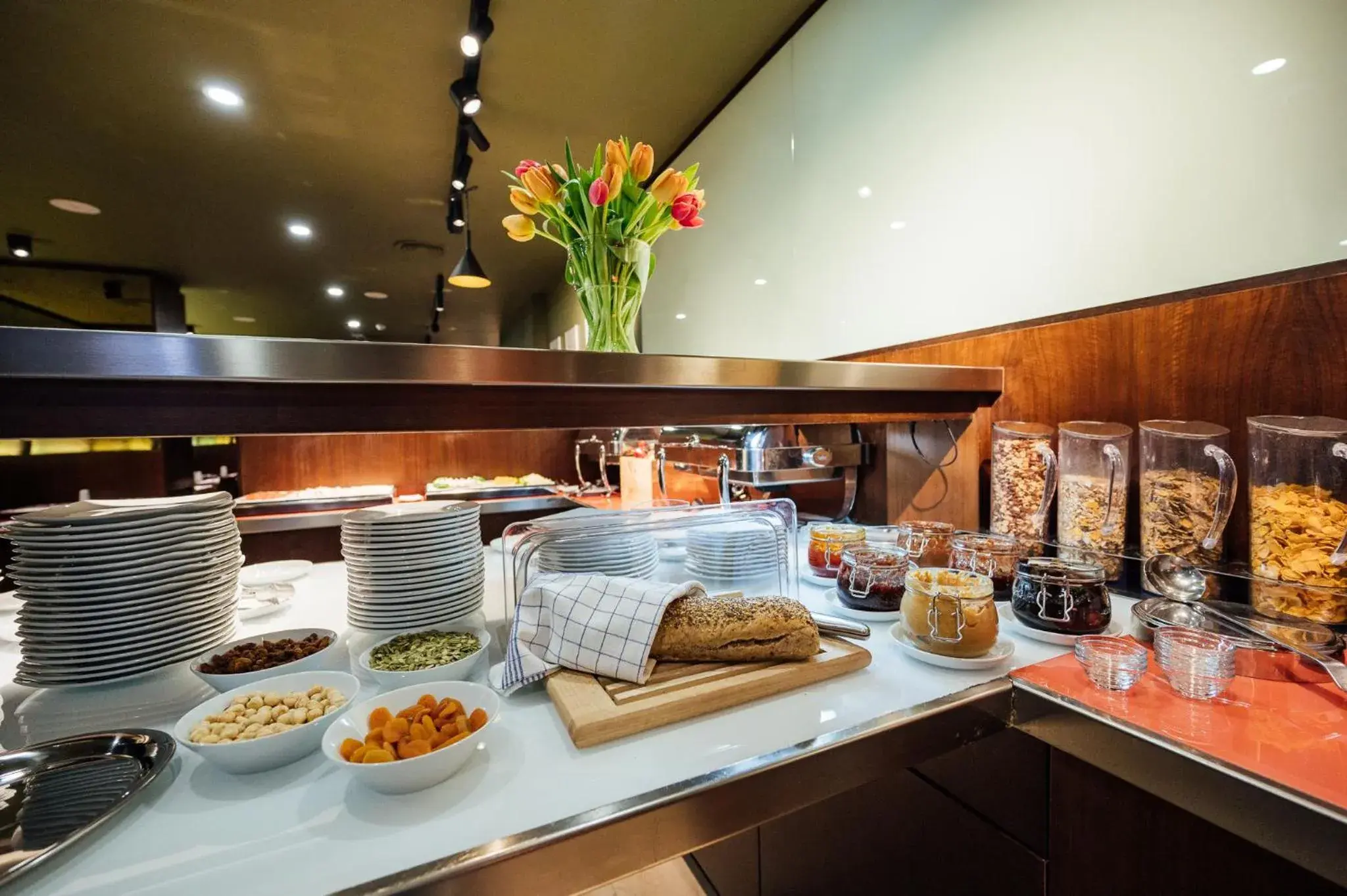 Buffet breakfast, Food in Peakture Hotel