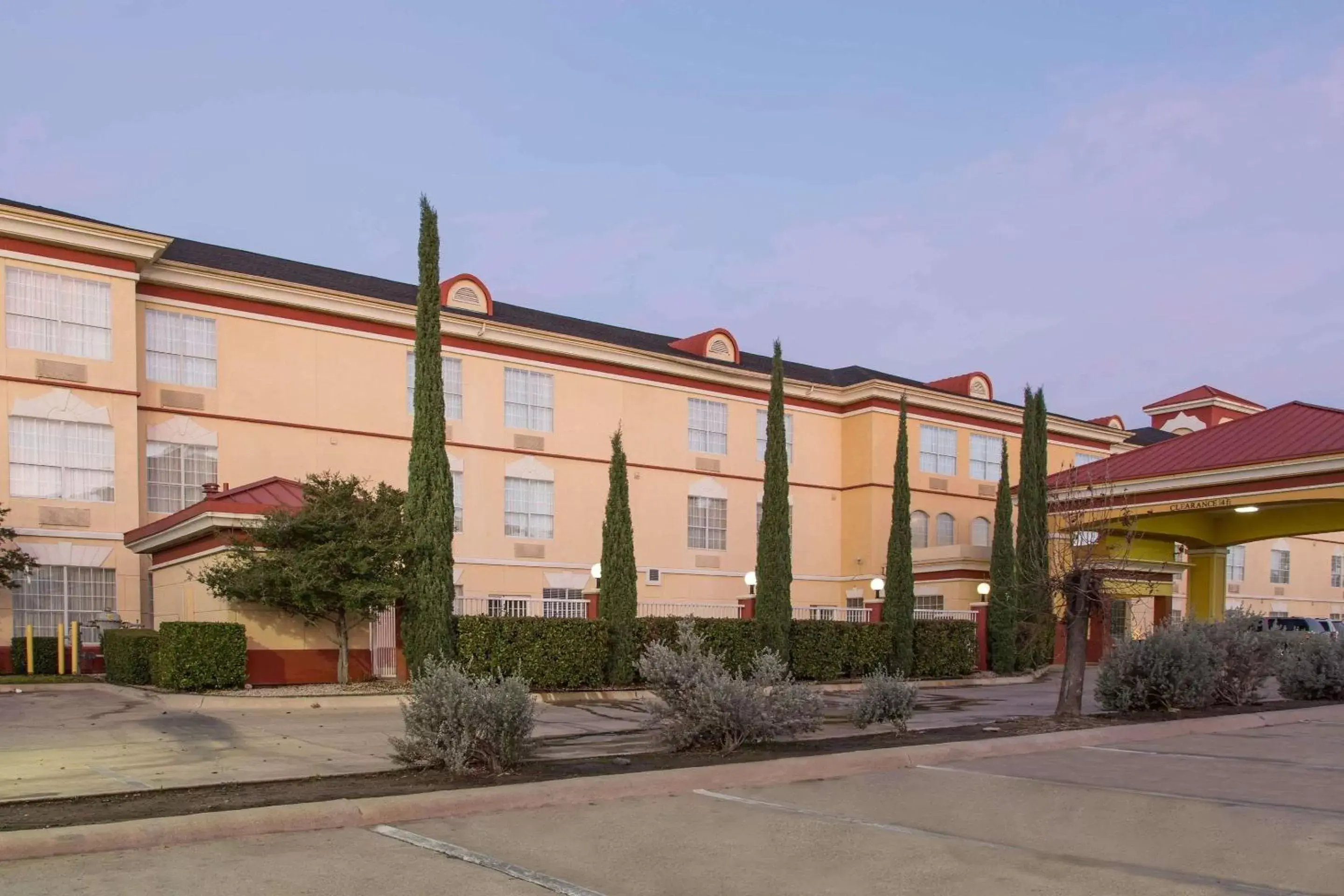 Property Building in Comfort Suites North Fossil Creek