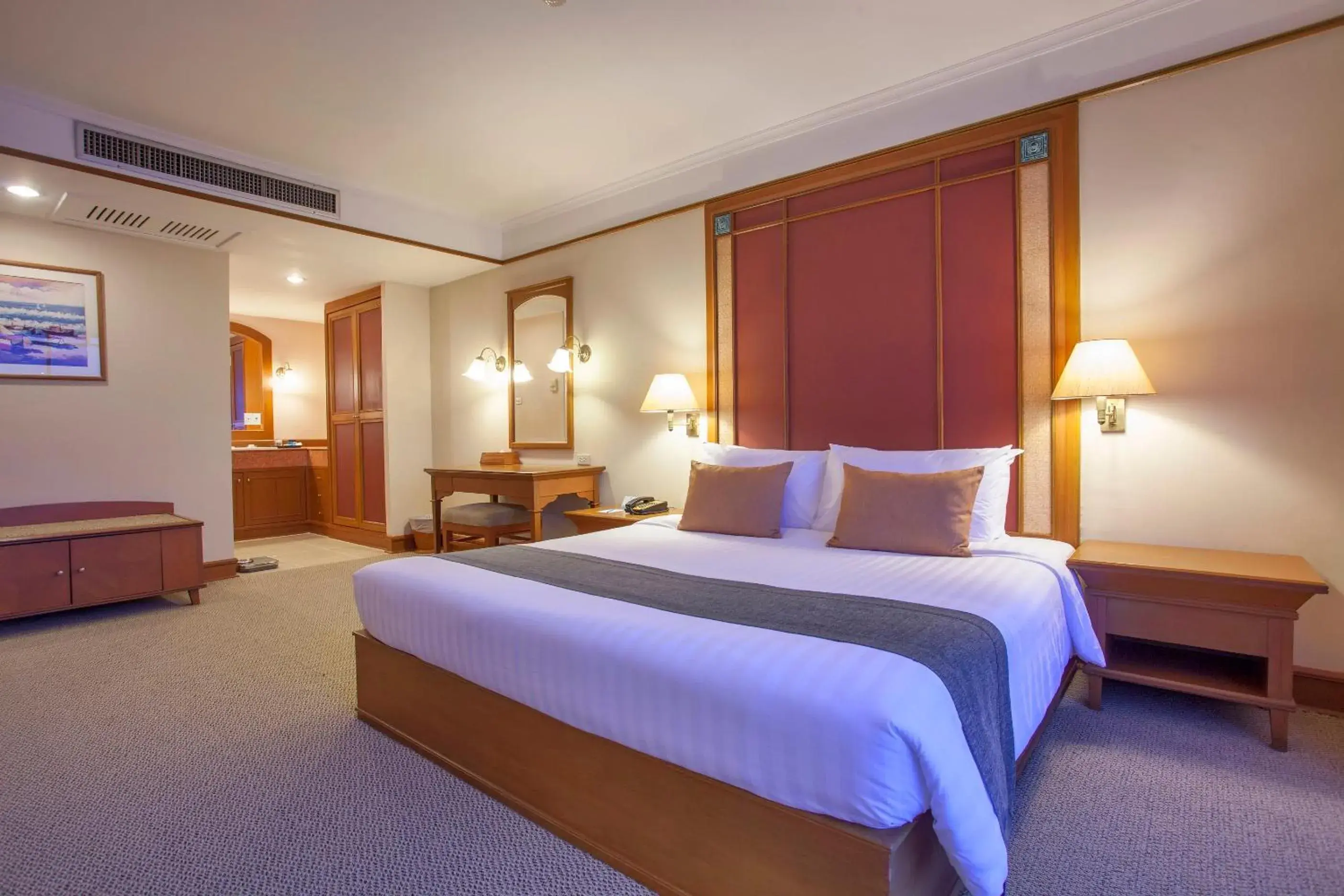 Bed in Cholchan Pattaya Beach Resort - SHA Extra Plus