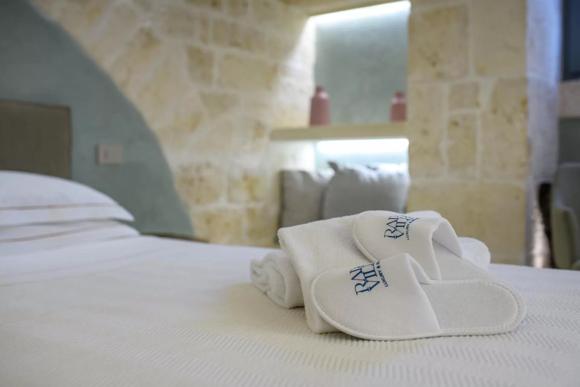 Photo of the whole room, Bed in Vico Bianco Raro Villas Smart Rooms Collection