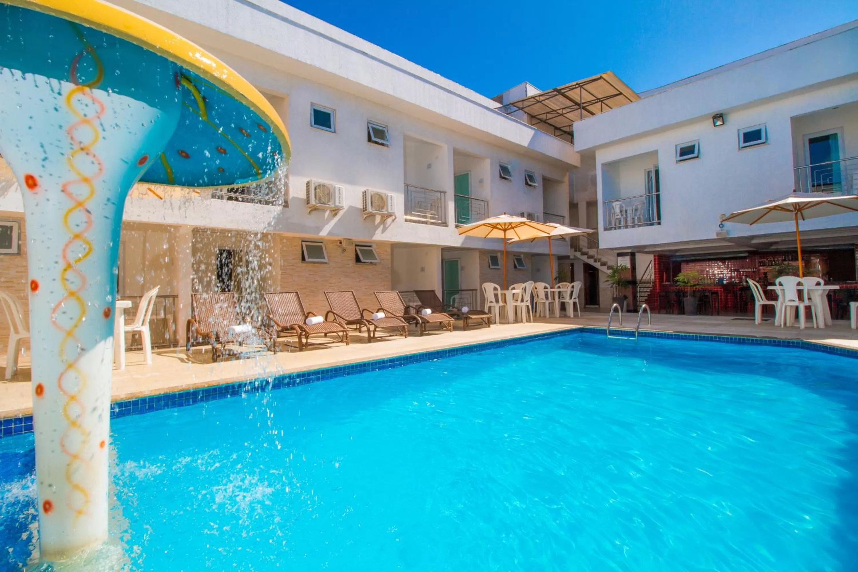 Swimming pool in Shangrilá - Rede Soberano