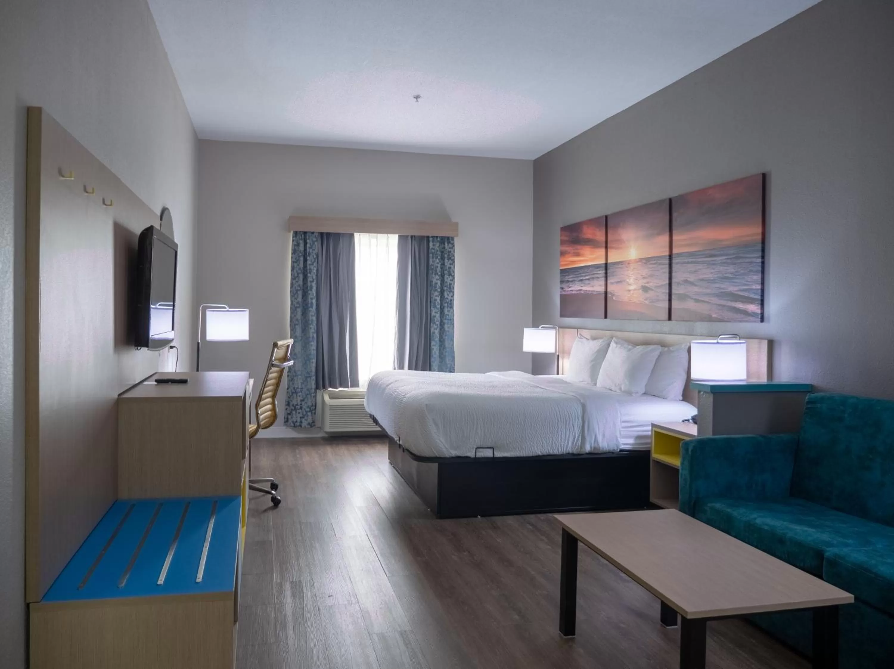 Photo of the whole room, Bed in Days Inn & Suites by Wyndham Savannah North I-95
