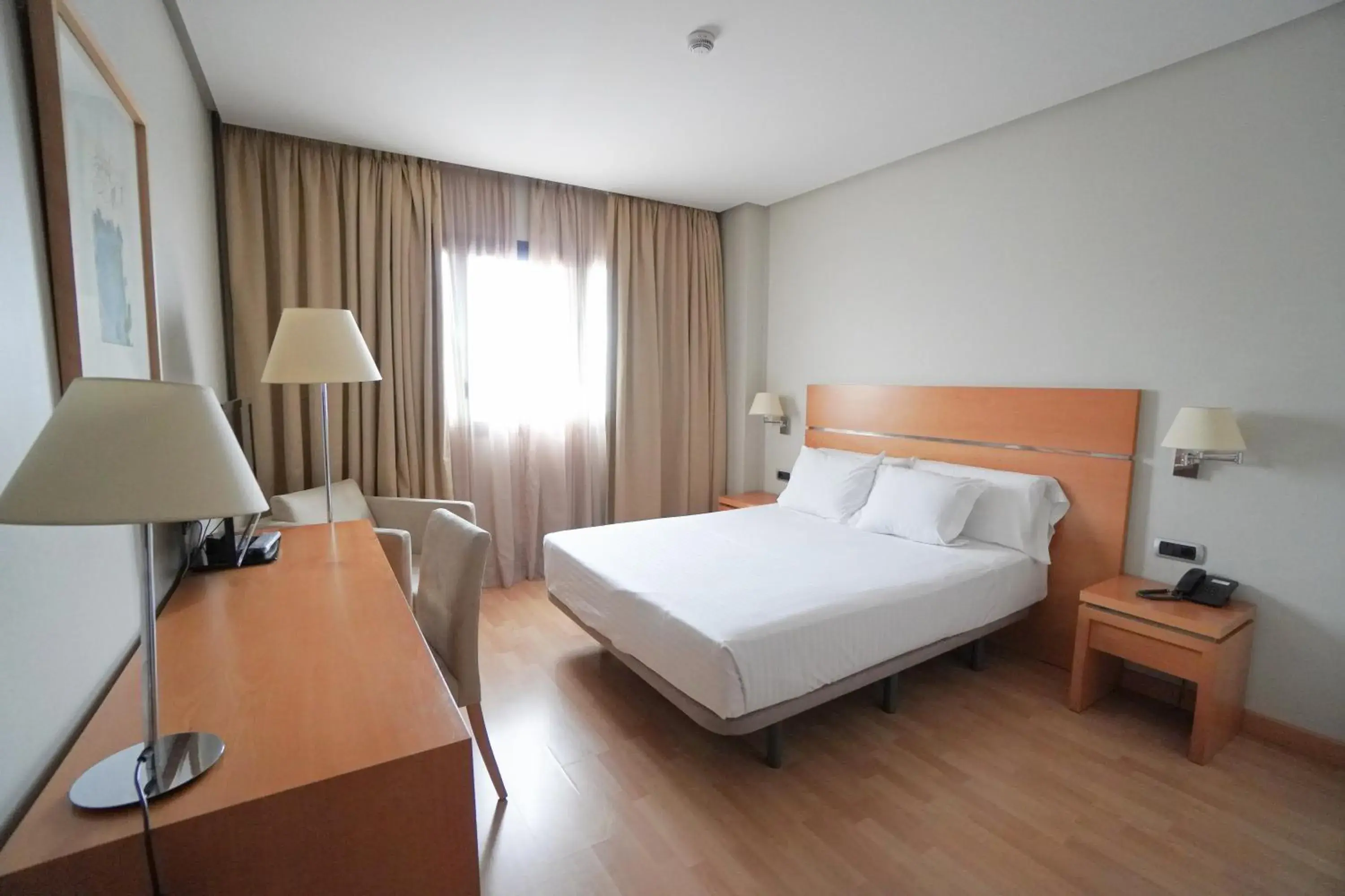 Property building, Bed in Hotel Reston Valdemoro